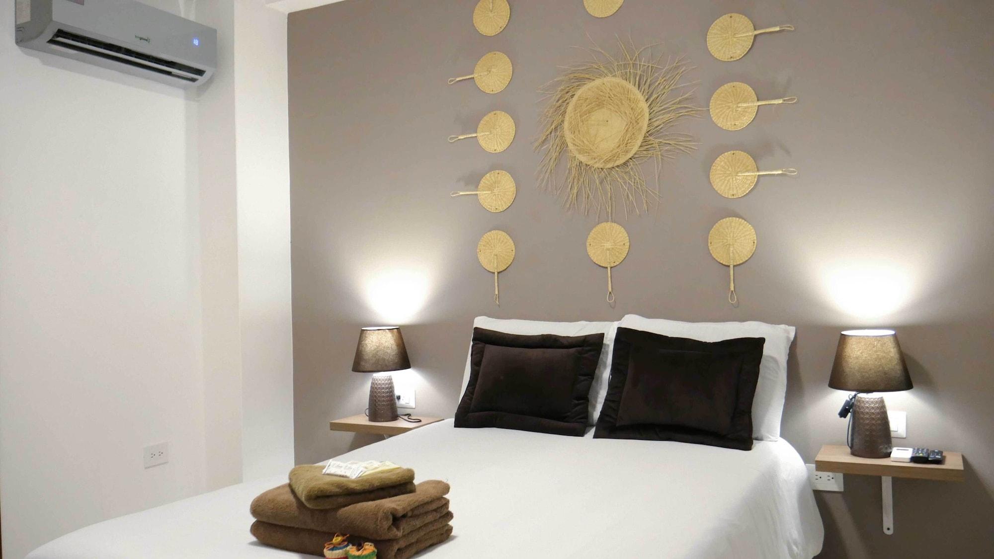 Varios Park View Hostel & Suites