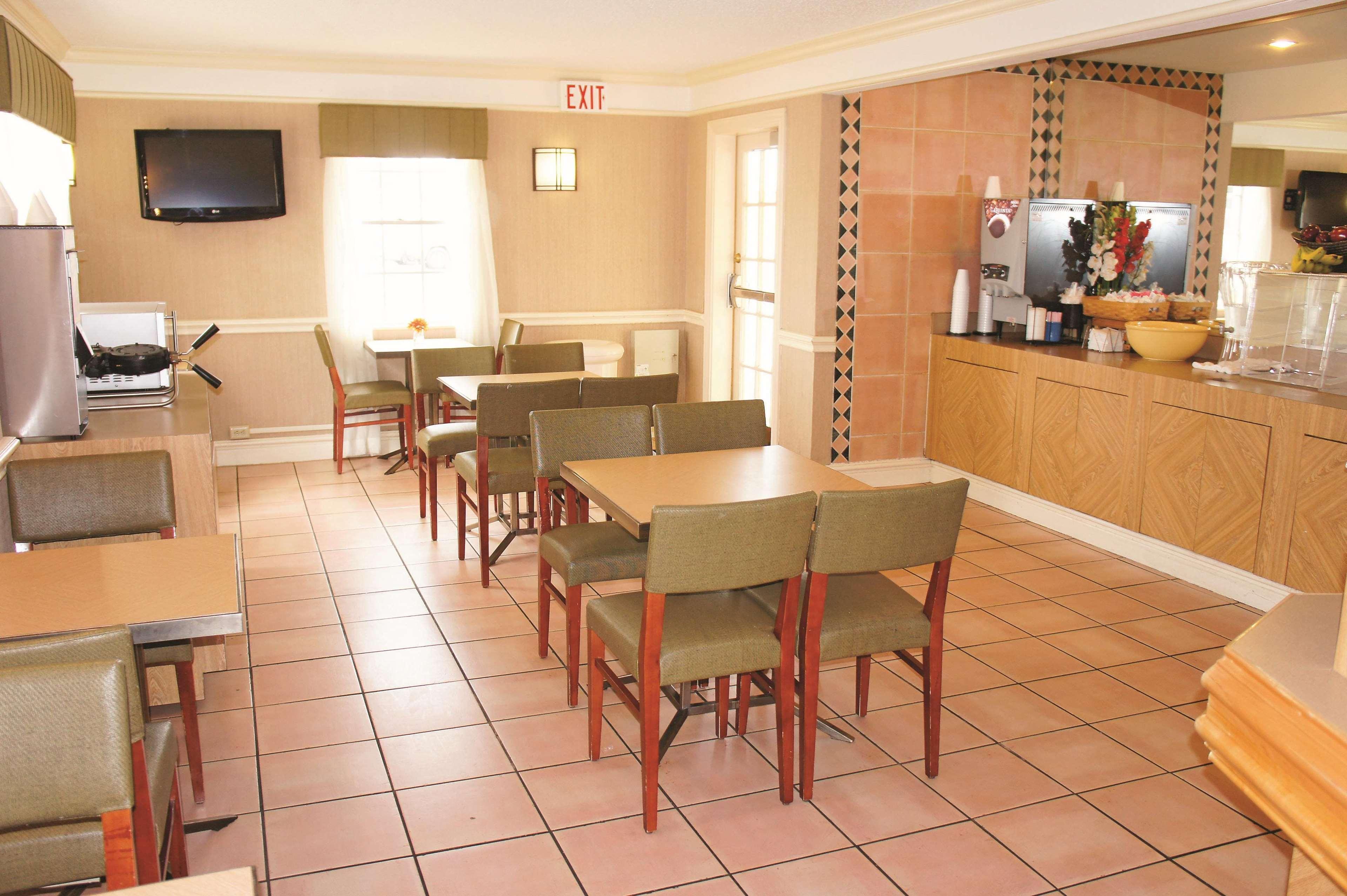 Restaurant Baymont by Wyndham San Antonio South Park