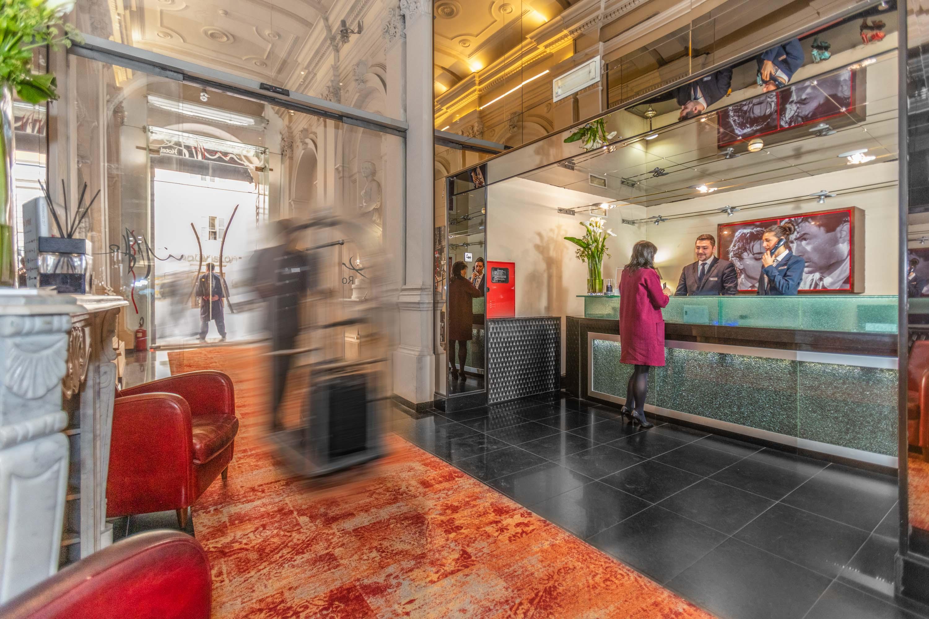 Vista Lobby La Griffe Hotel