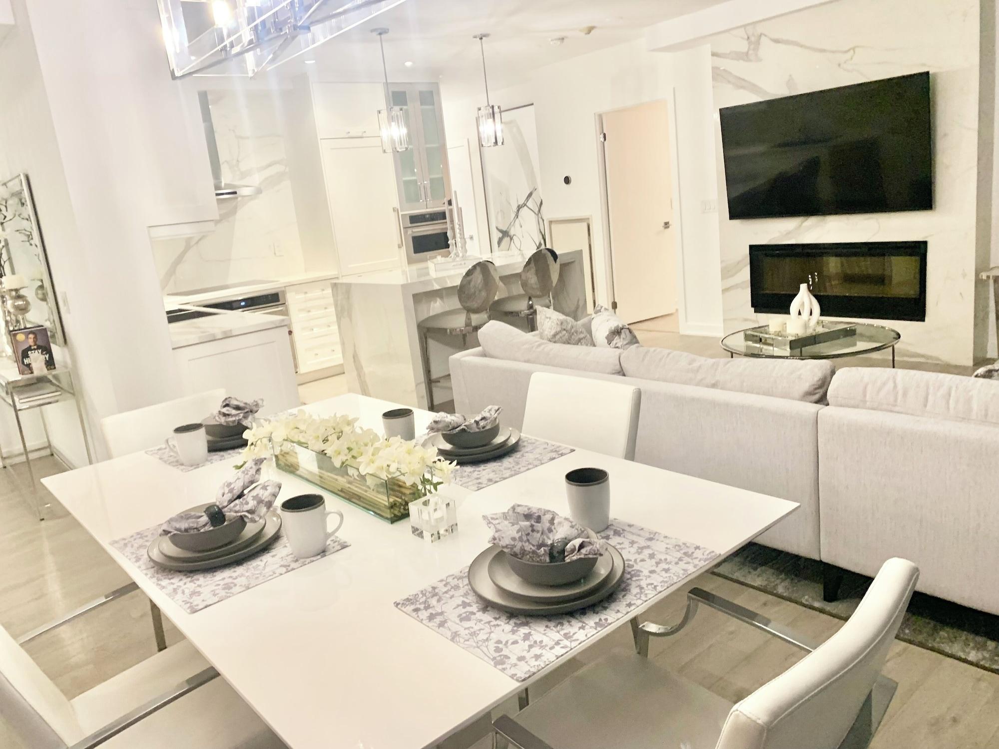 Restaurant 12 York by CN tower