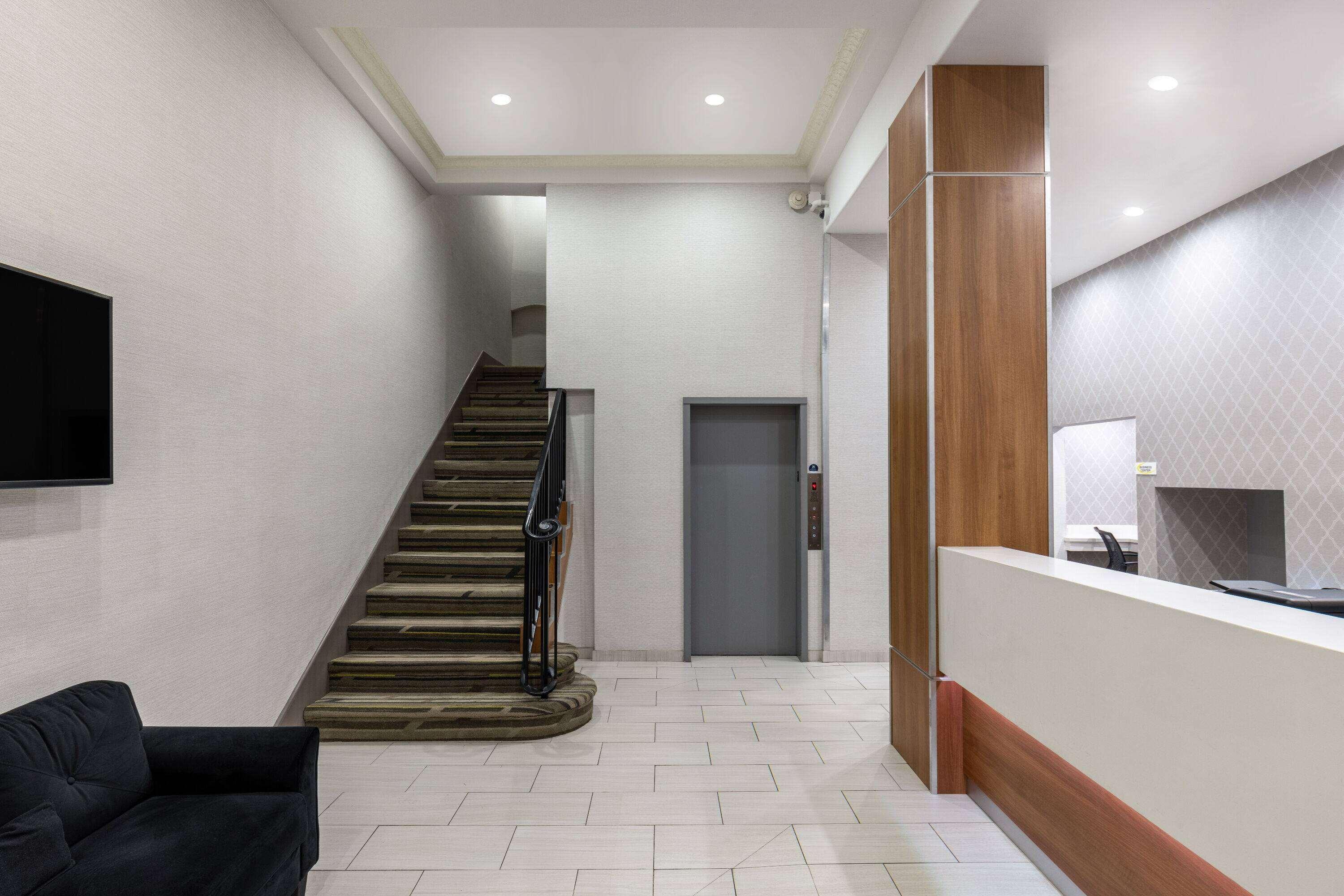 Vista Lobby Super 8 by Wyndham San Francisco/Union Square Area