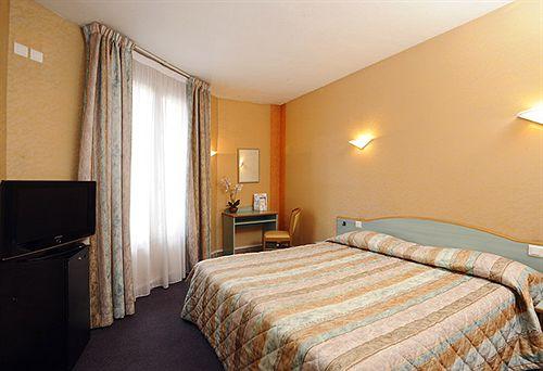 Varios Hotel Auriane Porte de Versailles