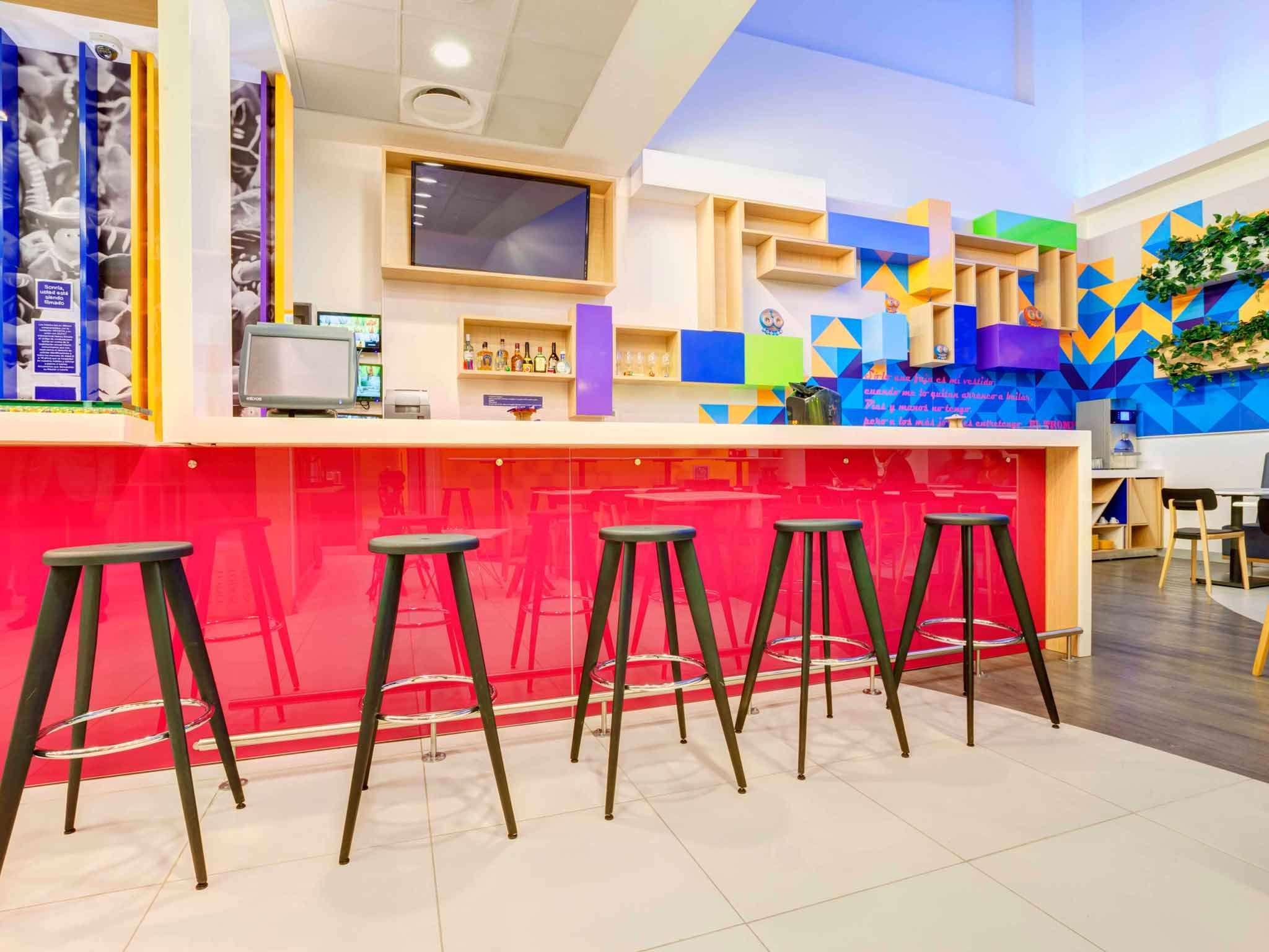 Bar/Salón ibis Styles Mexico Reforma