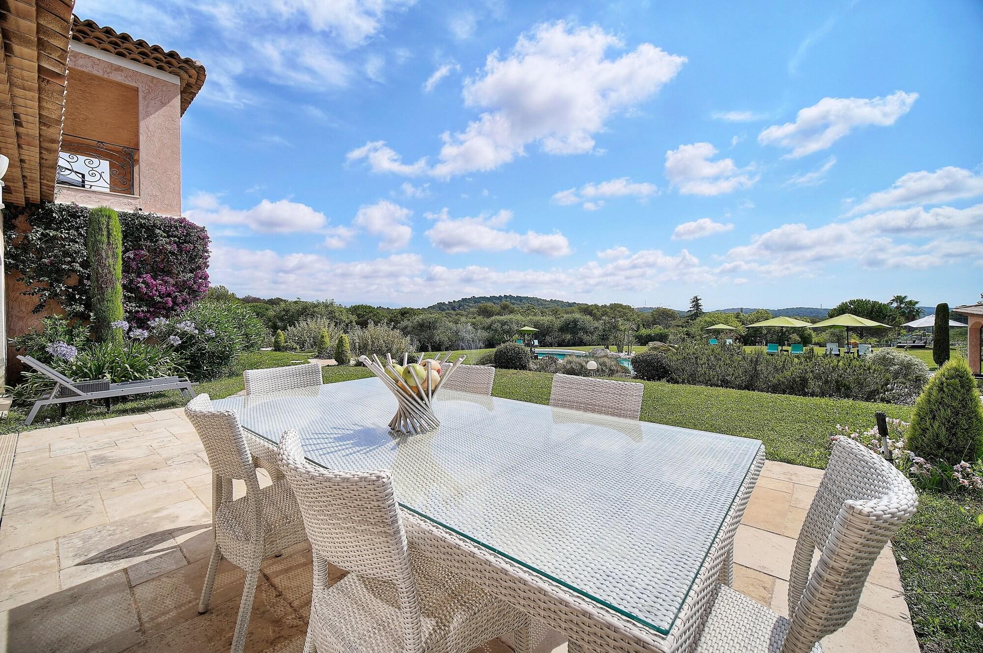 Restaurant HAVRE DE PAIX" 5 étoiles Prestige jacuzzi, hammam, sauna, PISCINE chauffée Mougins Cannes Grasse