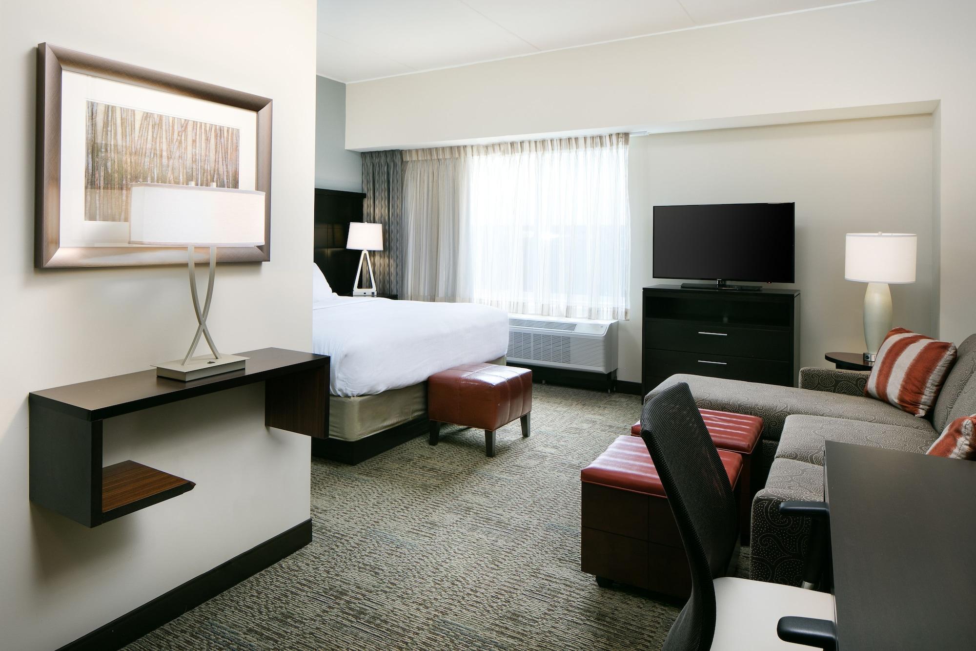 Habitación Staybridge Suites Des Moines Downtown by IHG