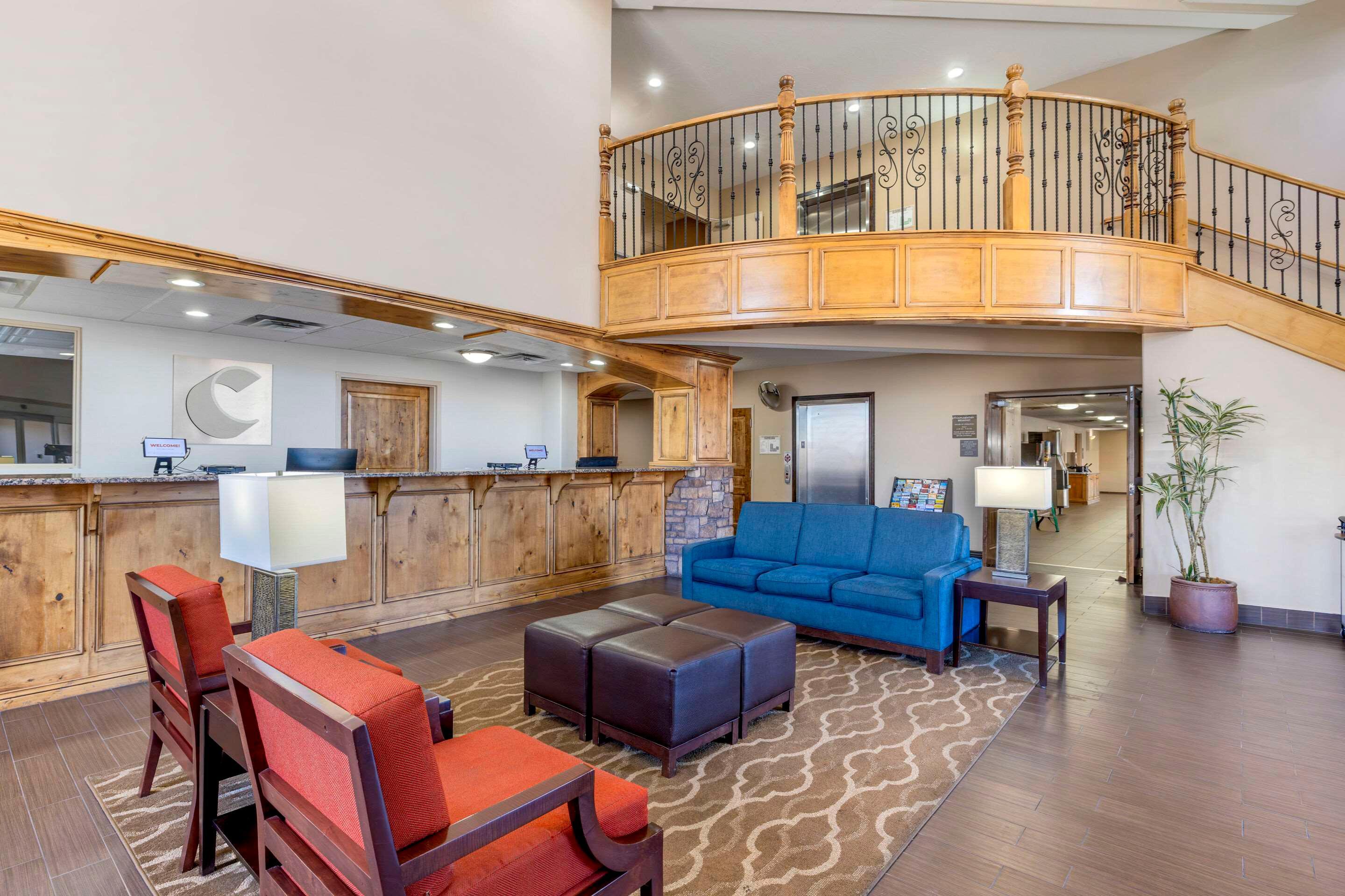 Vista Lobby Comfort Inn at Convention Center