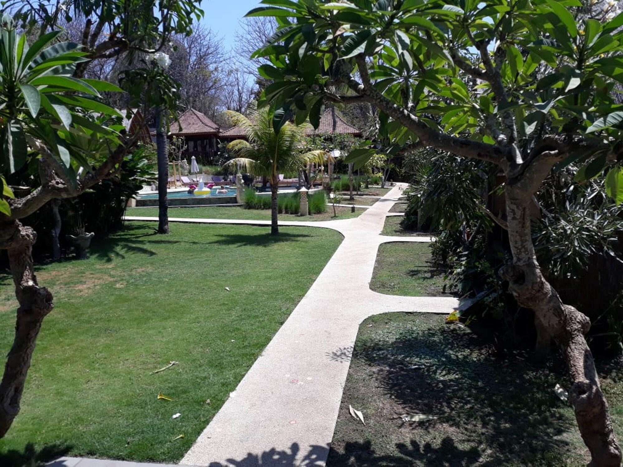 Vista Exterior Paradesa Living