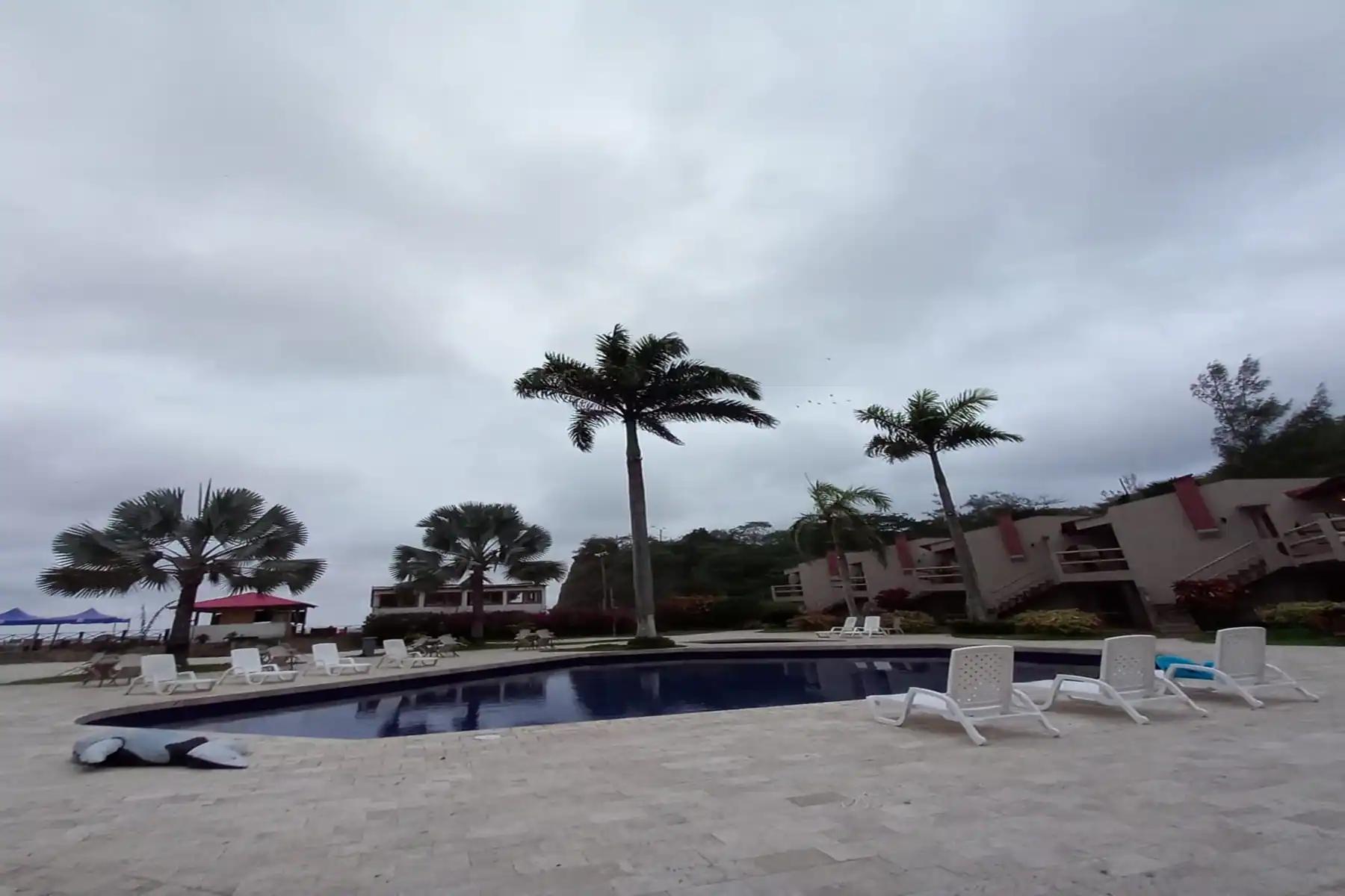 Vista Piscina Howard Johnson by Wyndham Montanita