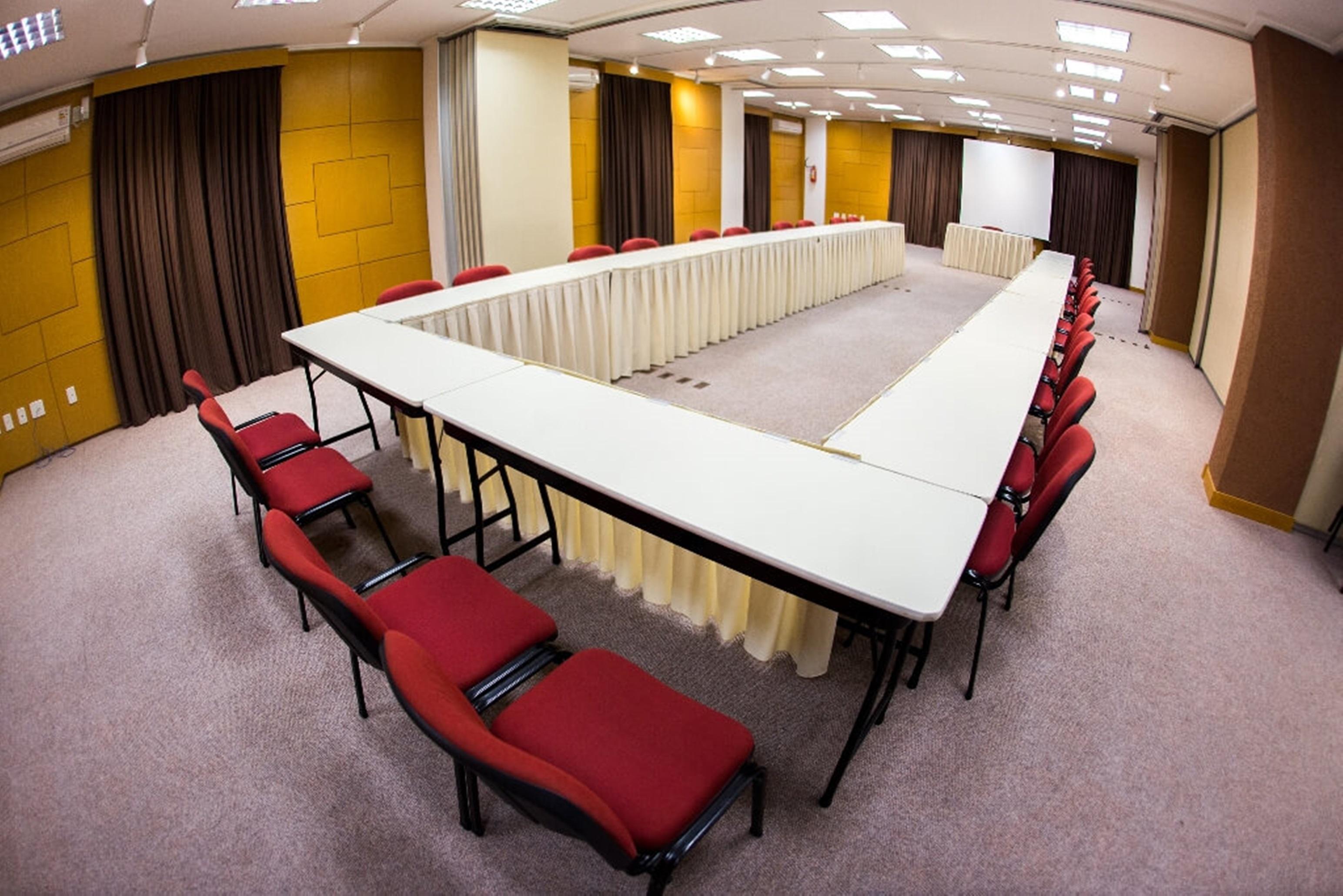 Centro de Negocios Tri Hotel Executive Criciuma