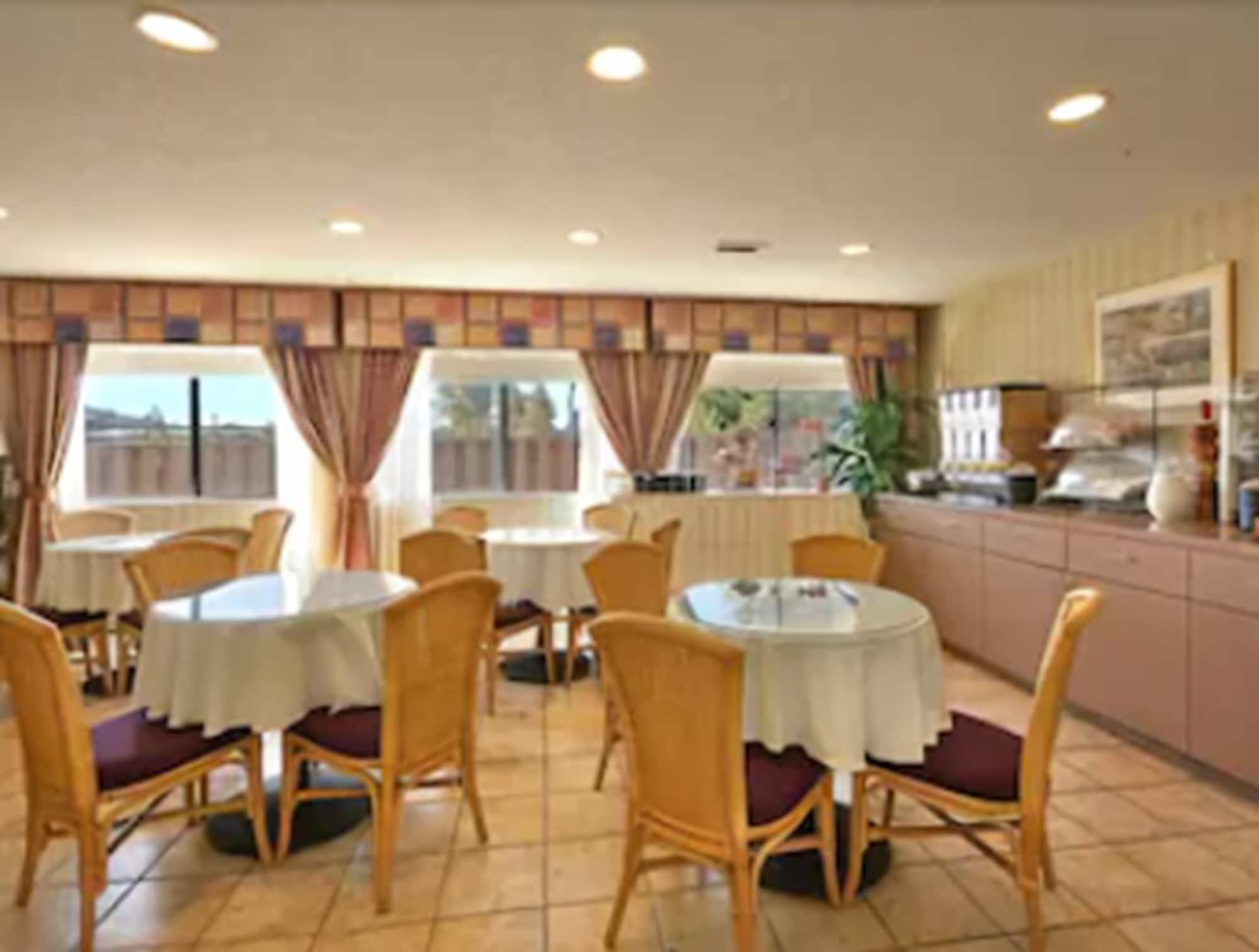 Restaurant Days Inn by Wyndham San Marcos