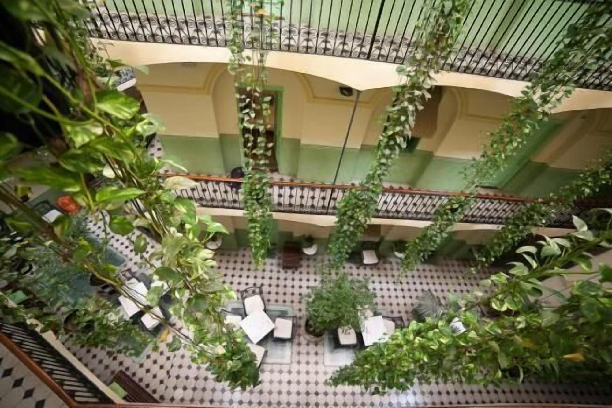 Varios Hotel Peninsular