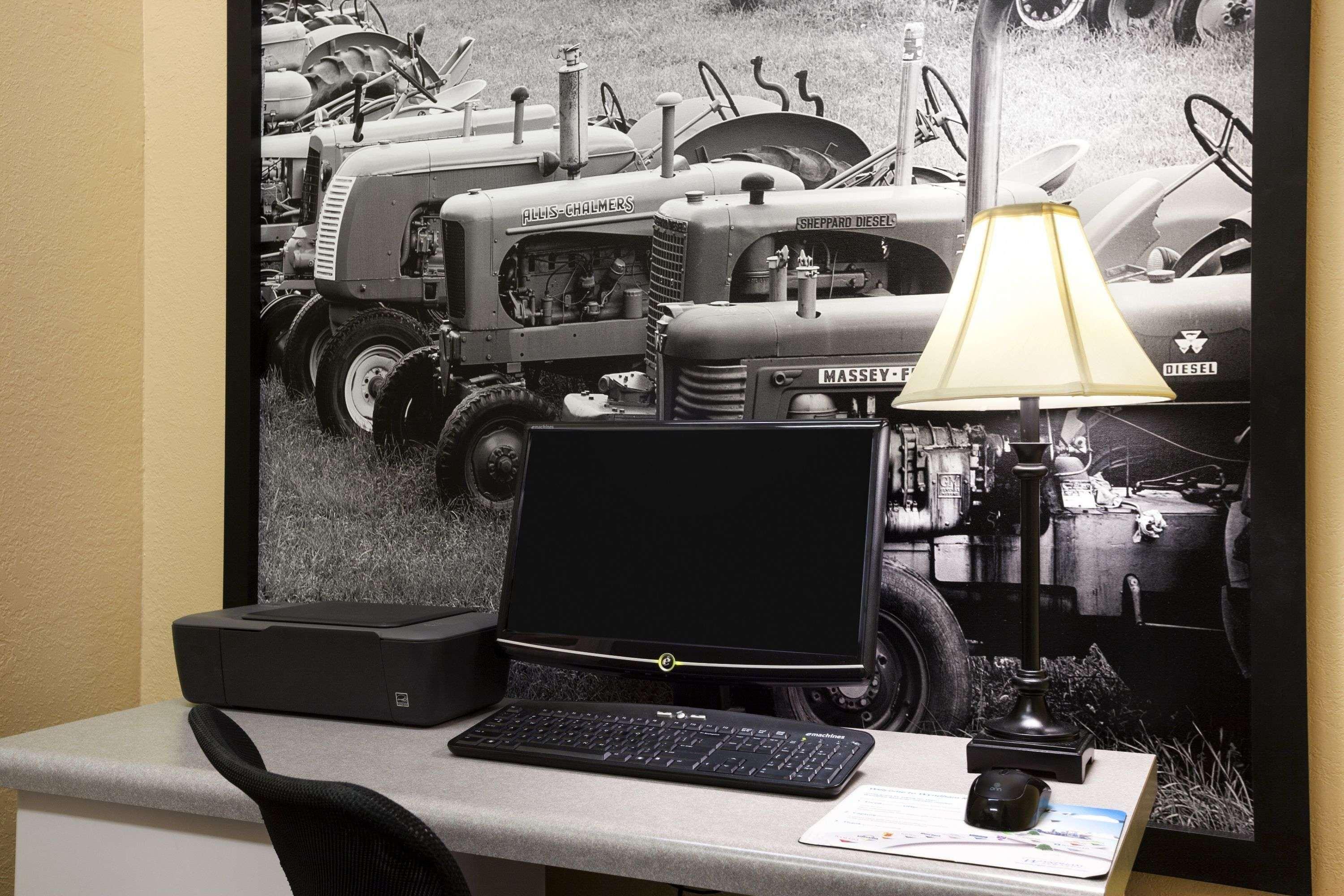 Centro de Negocios Super 8 by Wyndham Salem