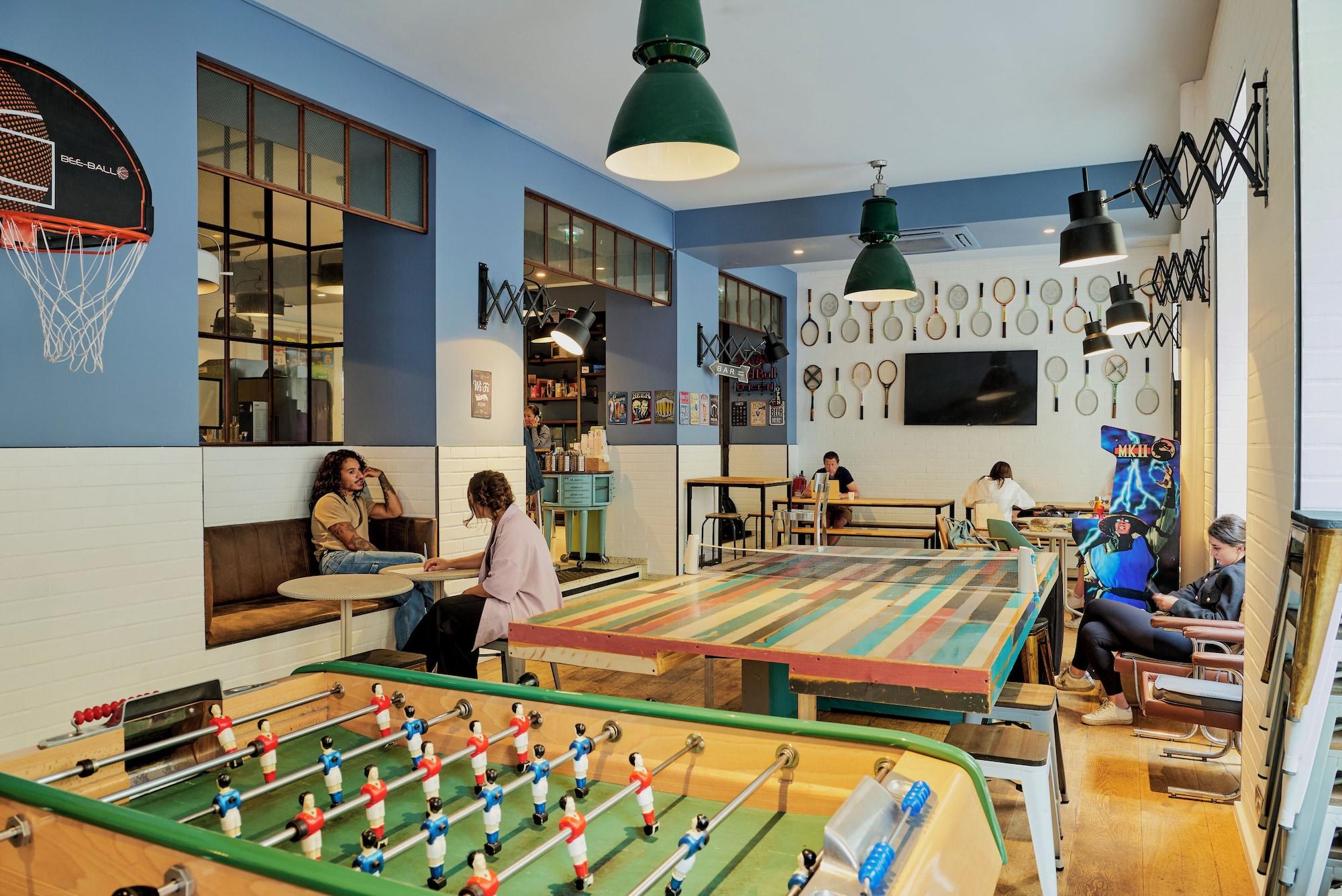 Instalaciones Recreativas Hostel Ozz Nice