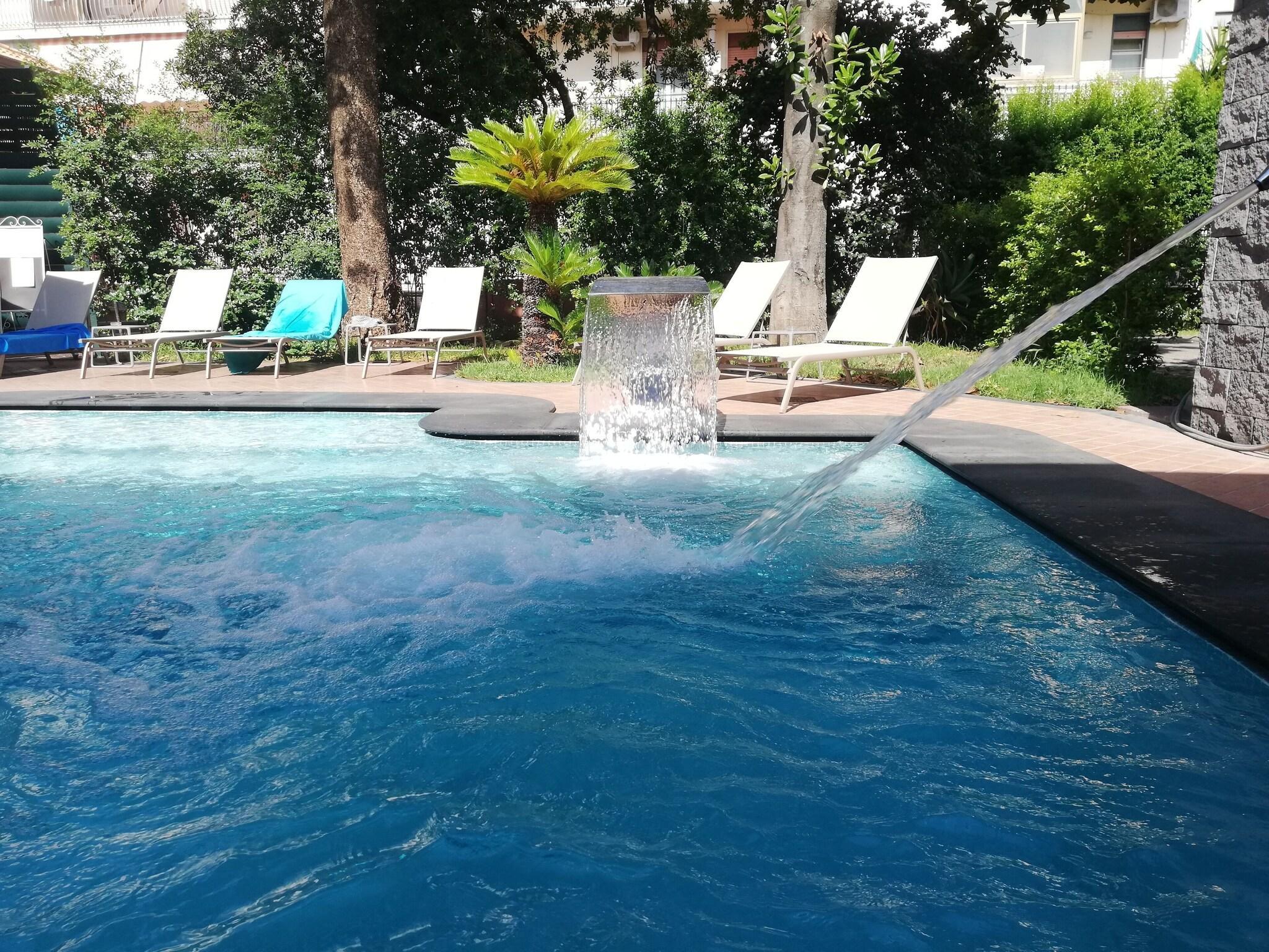 Vista Piscina Alhambra B&B Guest House di Charme