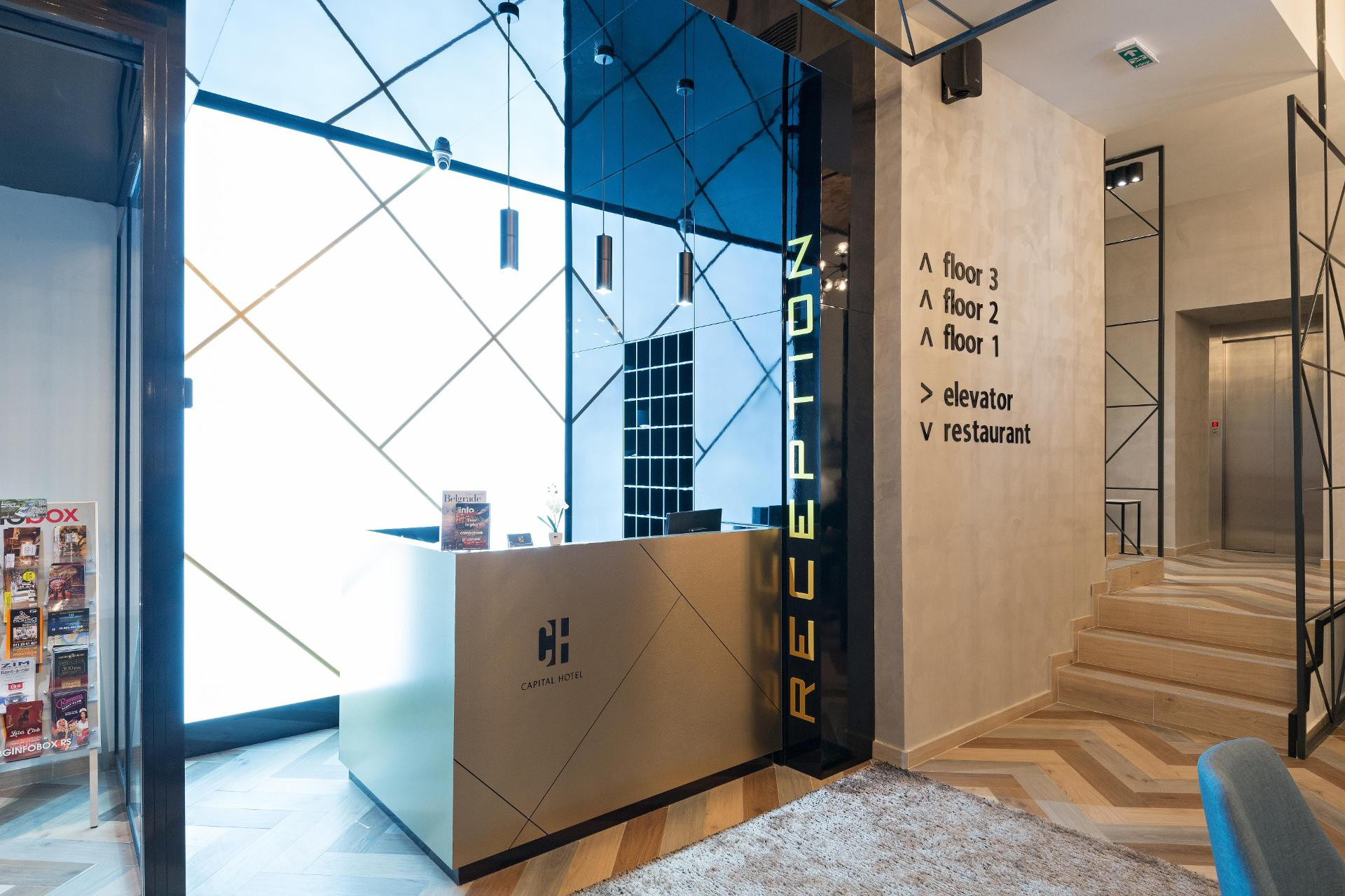 Vista Lobby Capital Hotel Garni