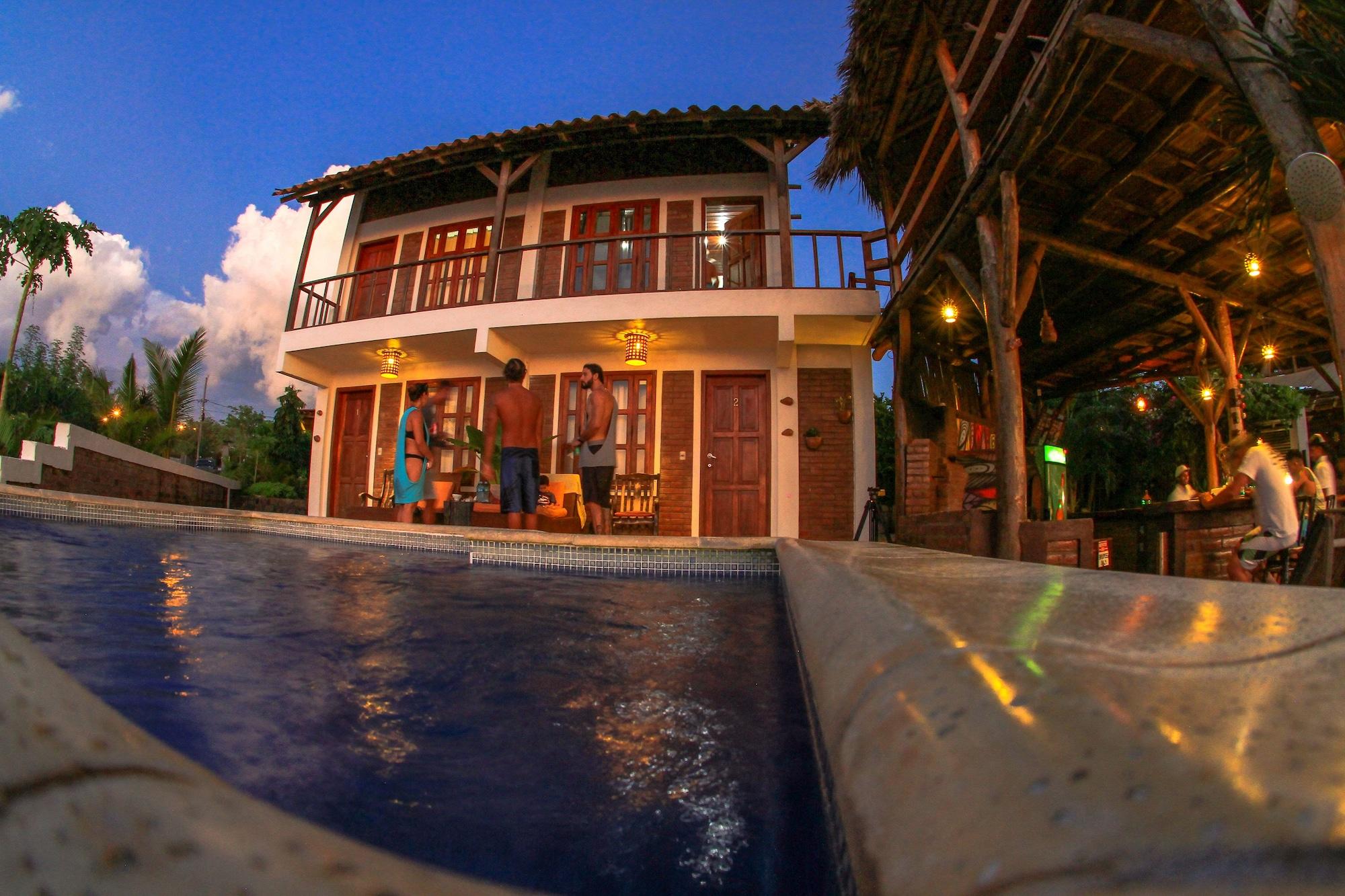 Vista Piscina Miramar Surfcamp