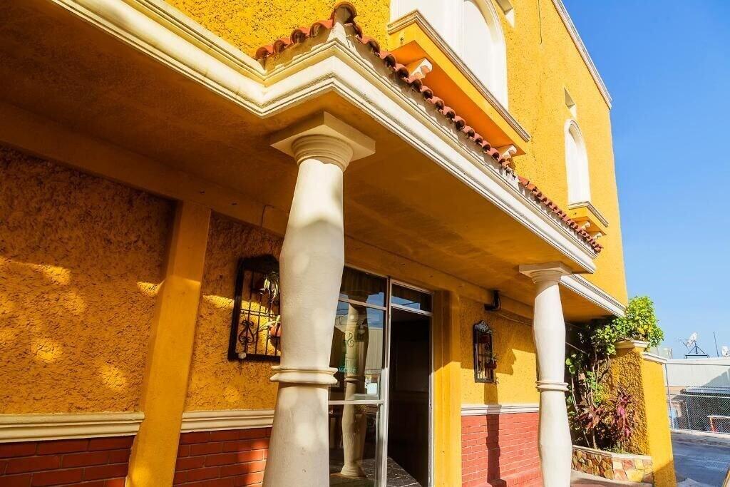 Vista Exterior Hotel Suites Ejecutivas