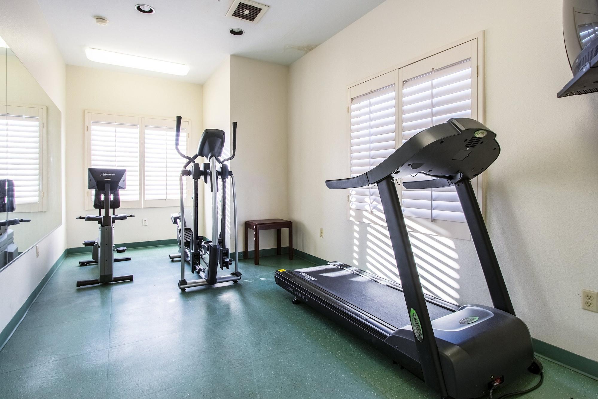 Gimnasio HomeTowne Studios by Red Roof Phoenix - Black Canyon Highway