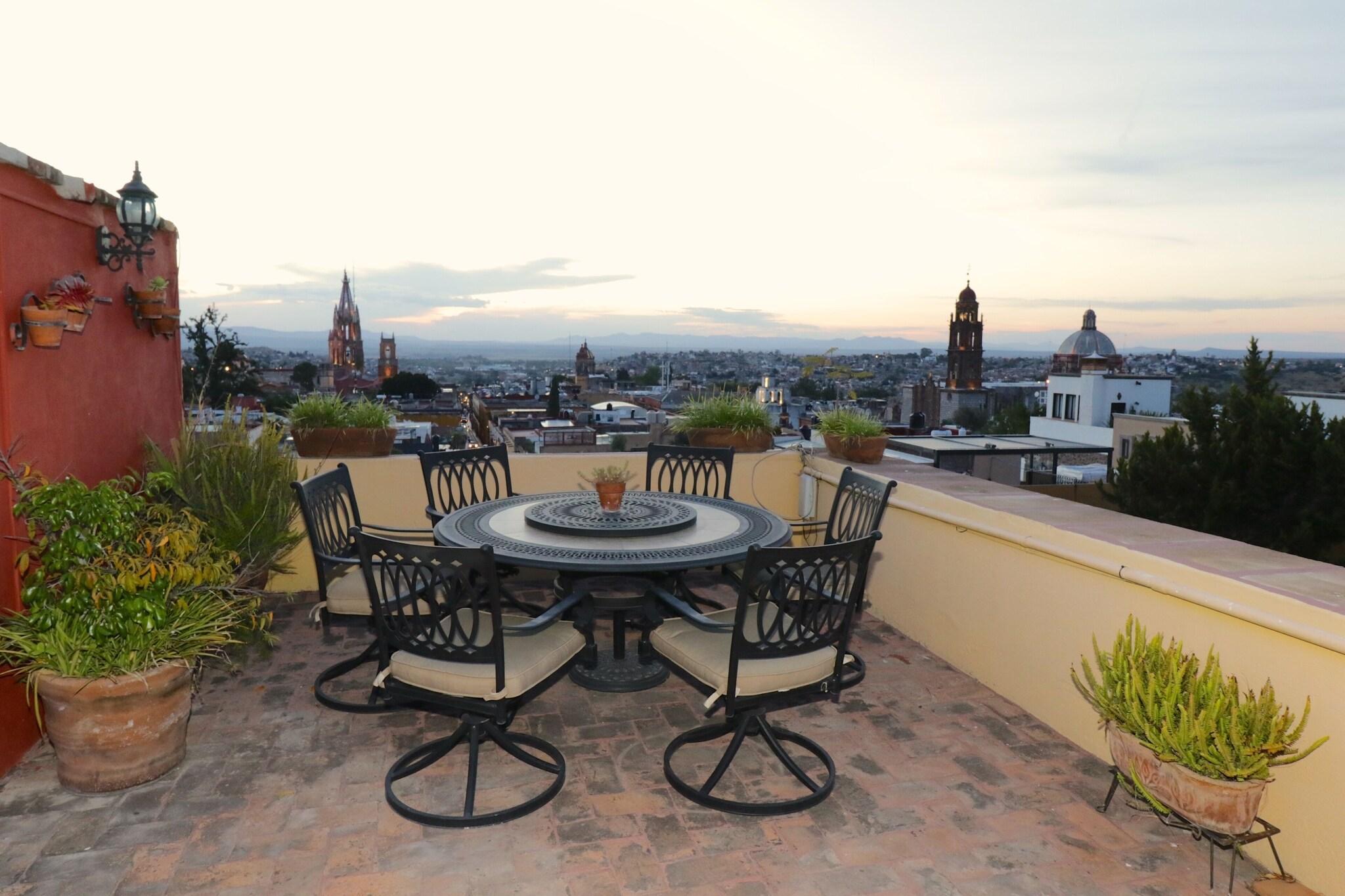 Varios Casa Mia Suites