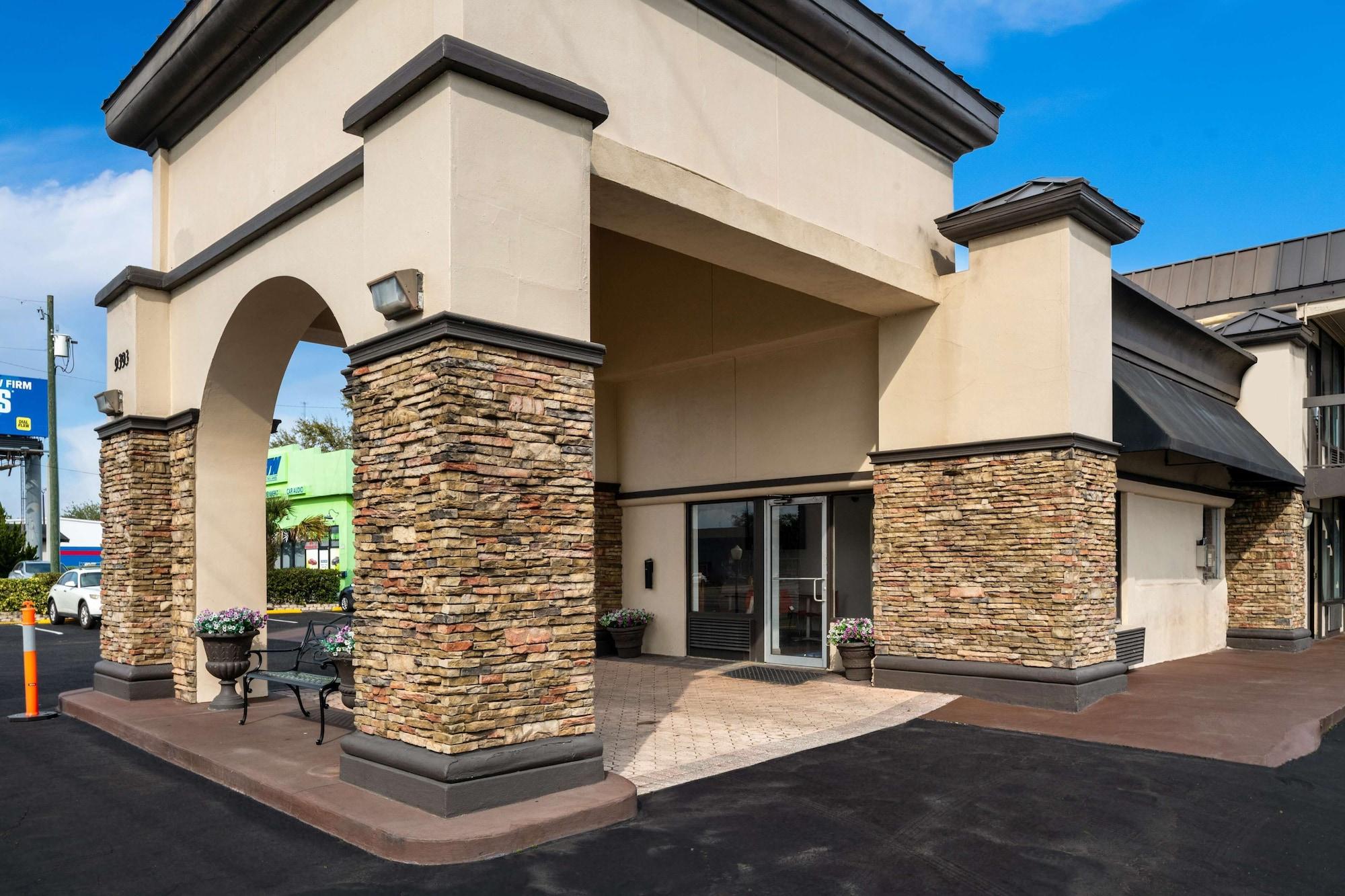 Vista Exterior Americas Best Value Inn Orlando