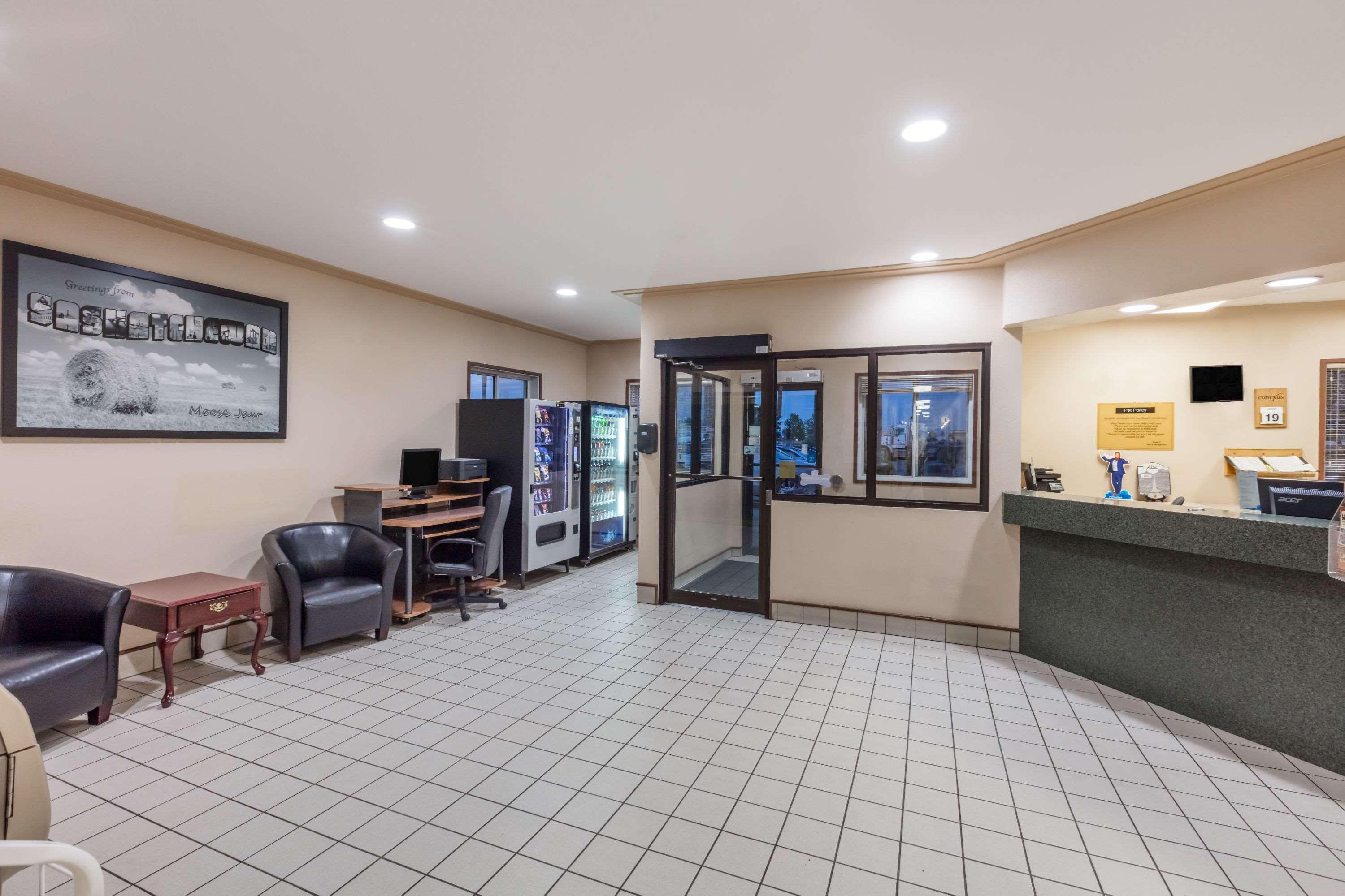 Vista Lobby Super 8 by Wyndham Moose Jaw SK