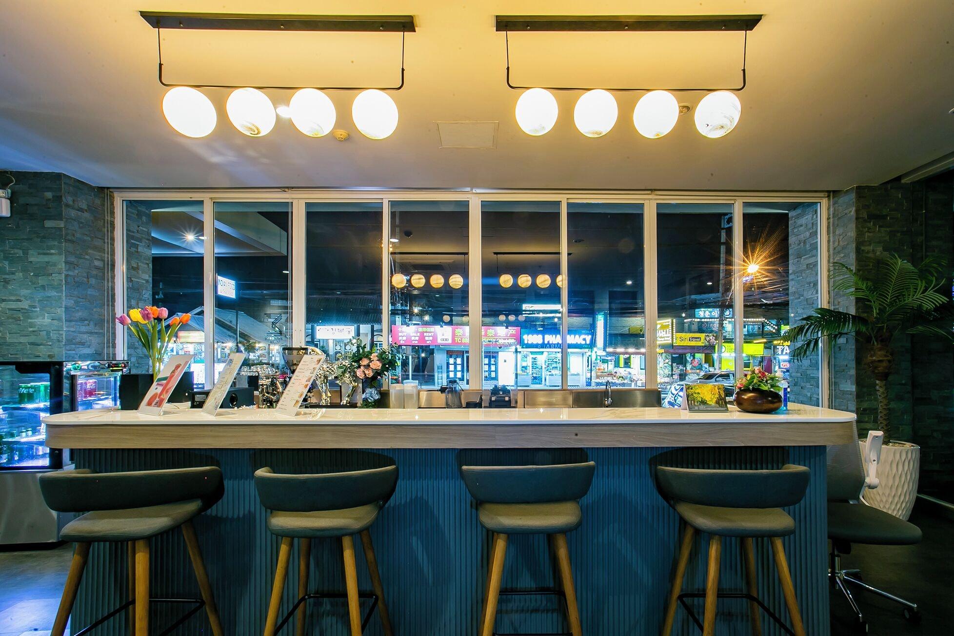 Bar/Salón Empress Pattaya Hotel