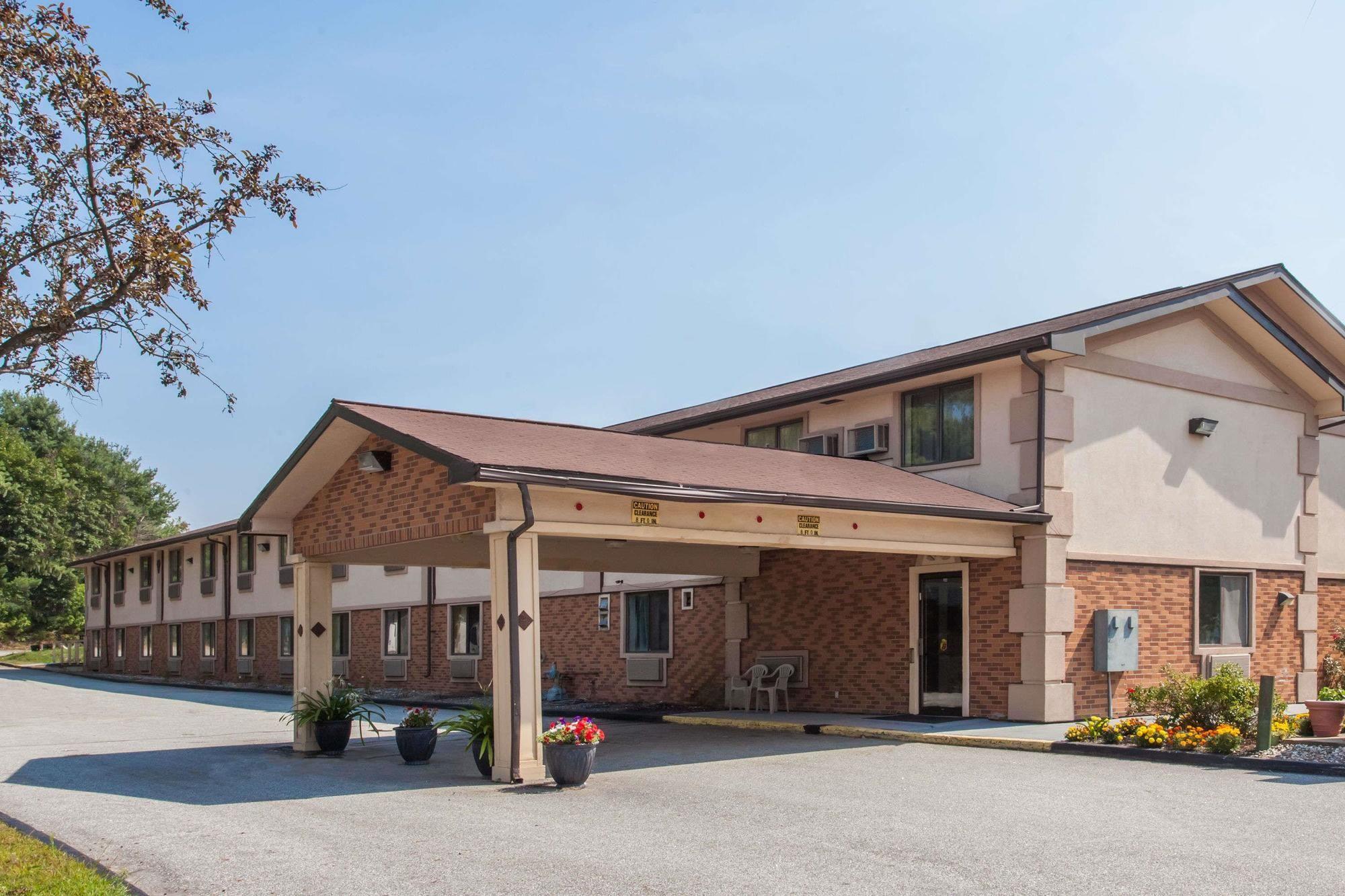 Varios Super 8 by Wyndham Lewiston Auburn Area