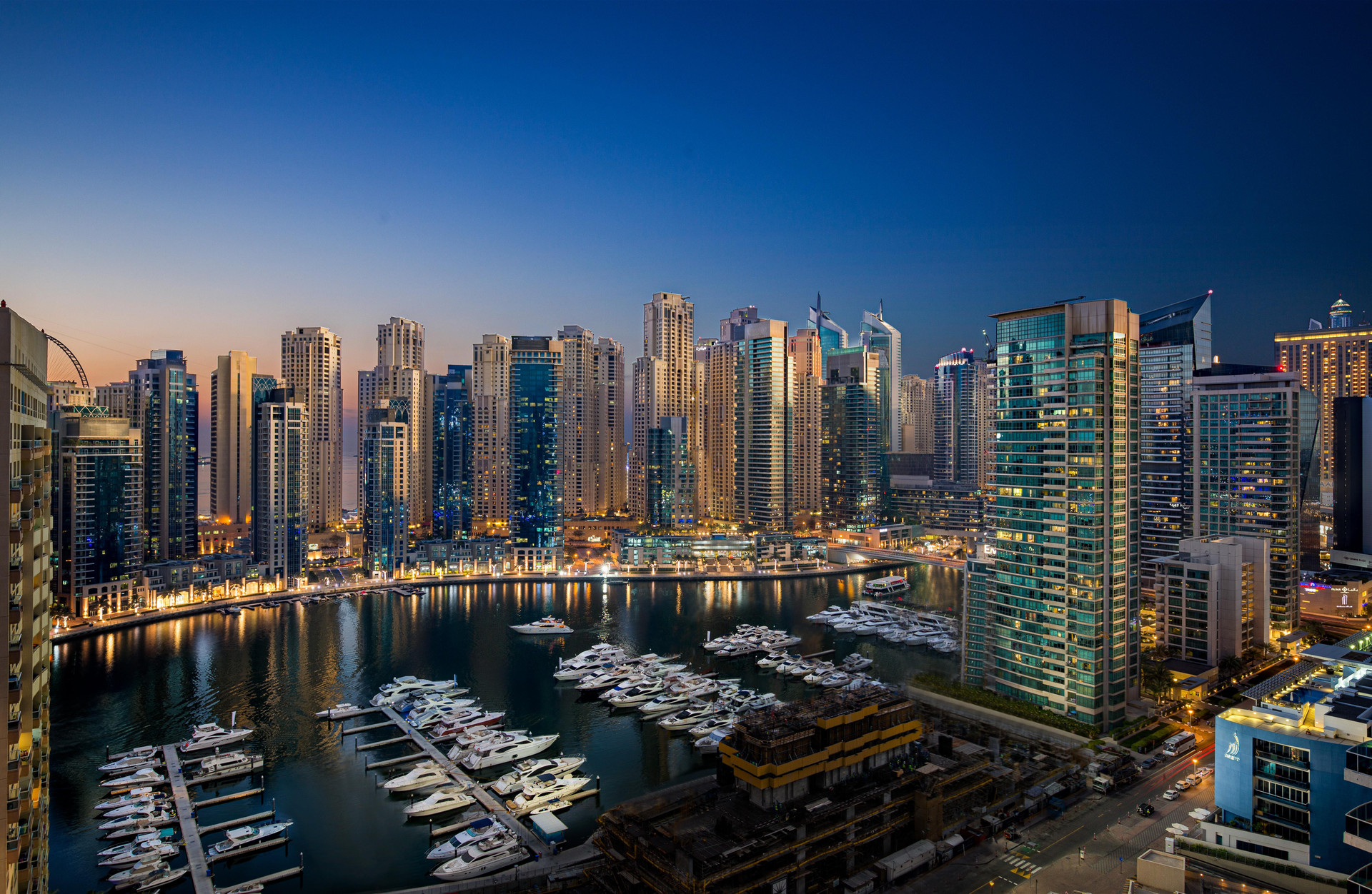 Vista Exterior Millennium Place Marina