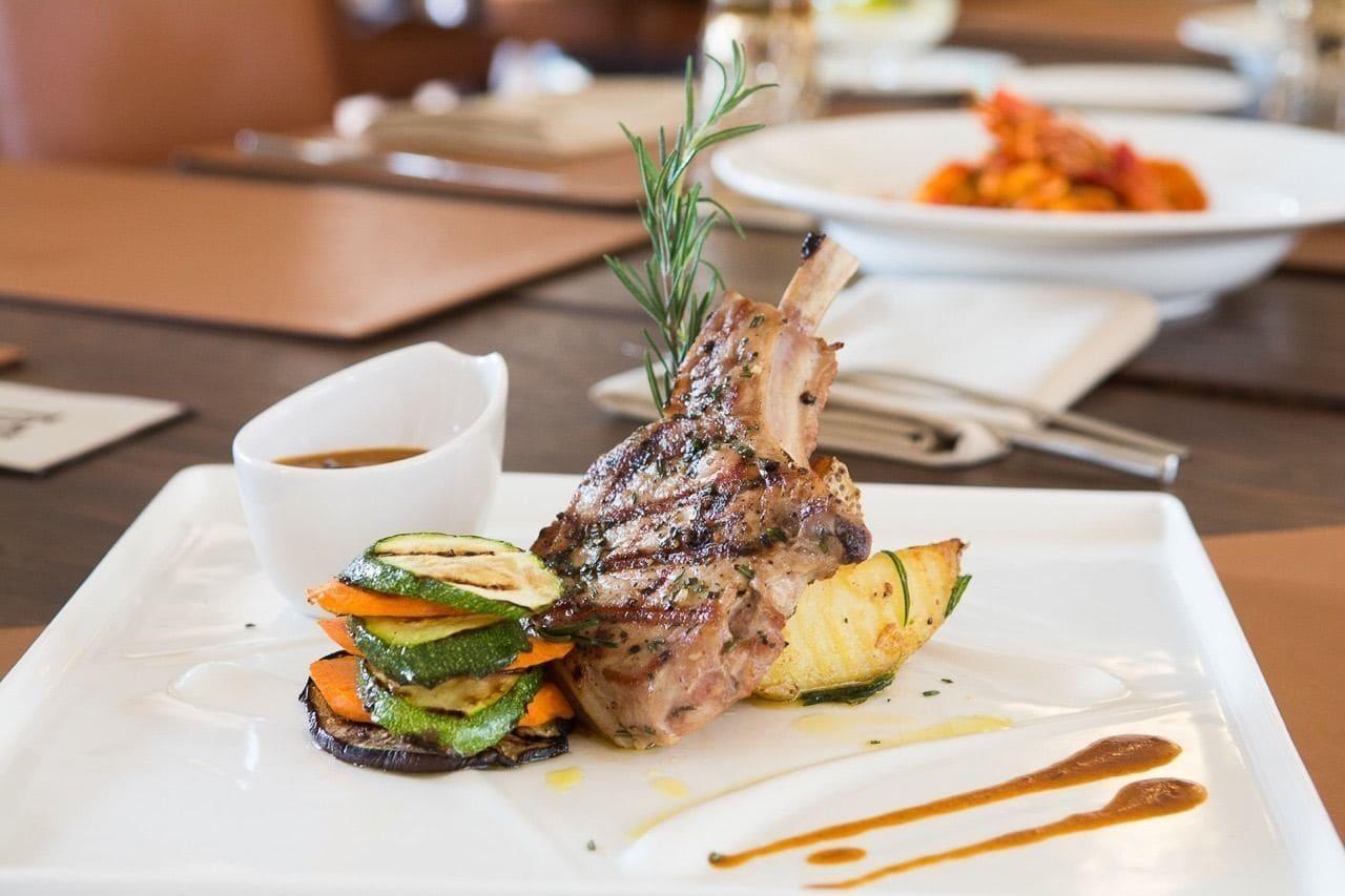 Restaurant Town Square Suites by Toscana Valley