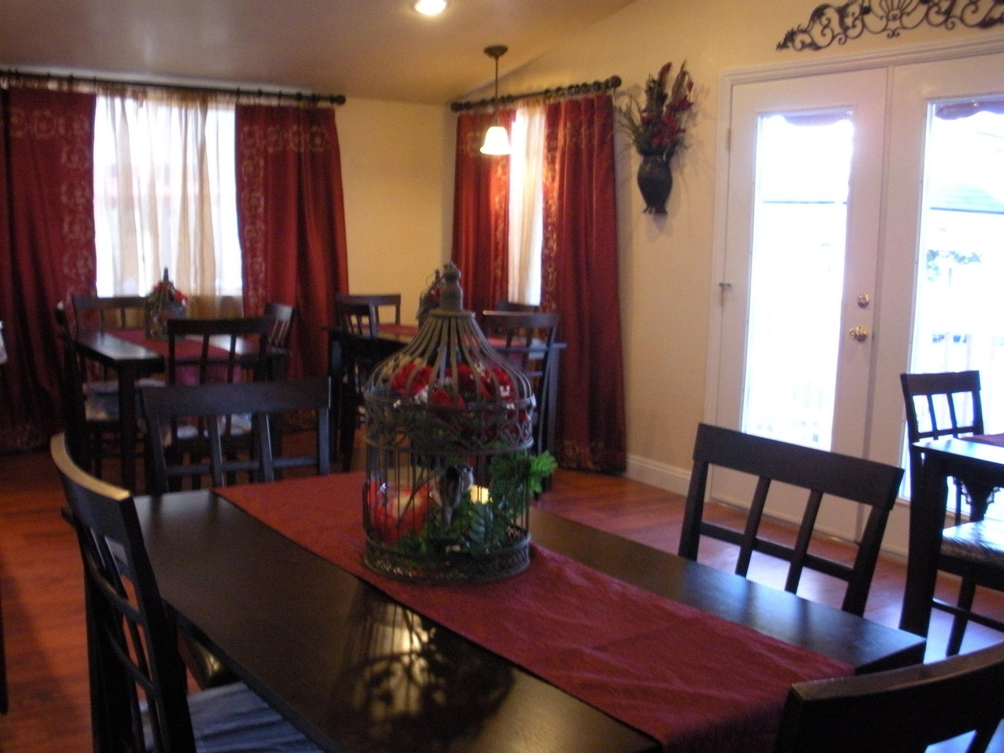 Restaurant Travel Inn And Suites