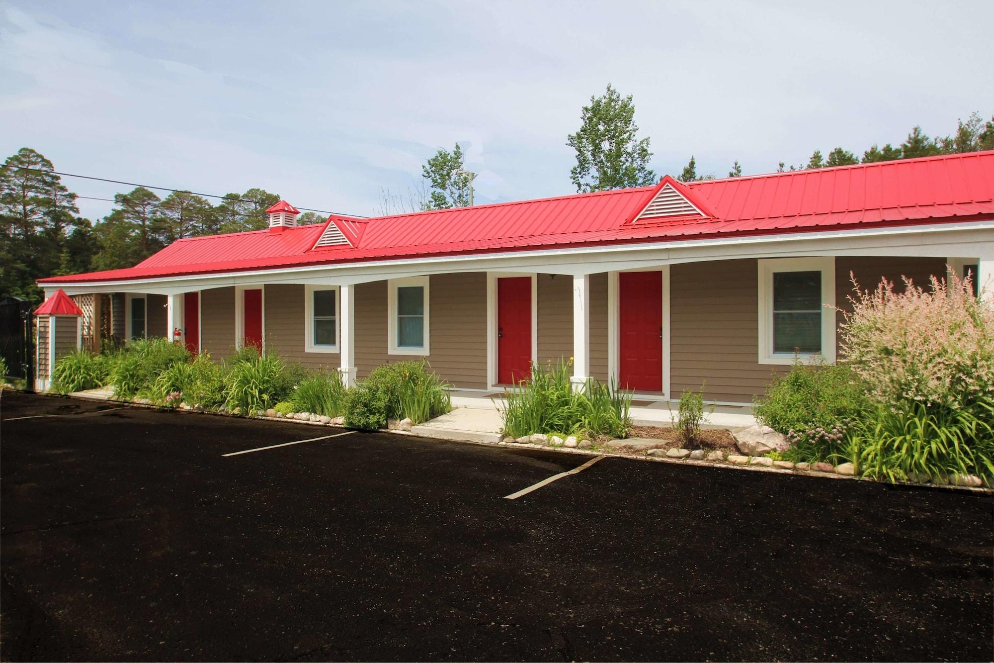 Varios Mackinac Lake Trail Motel