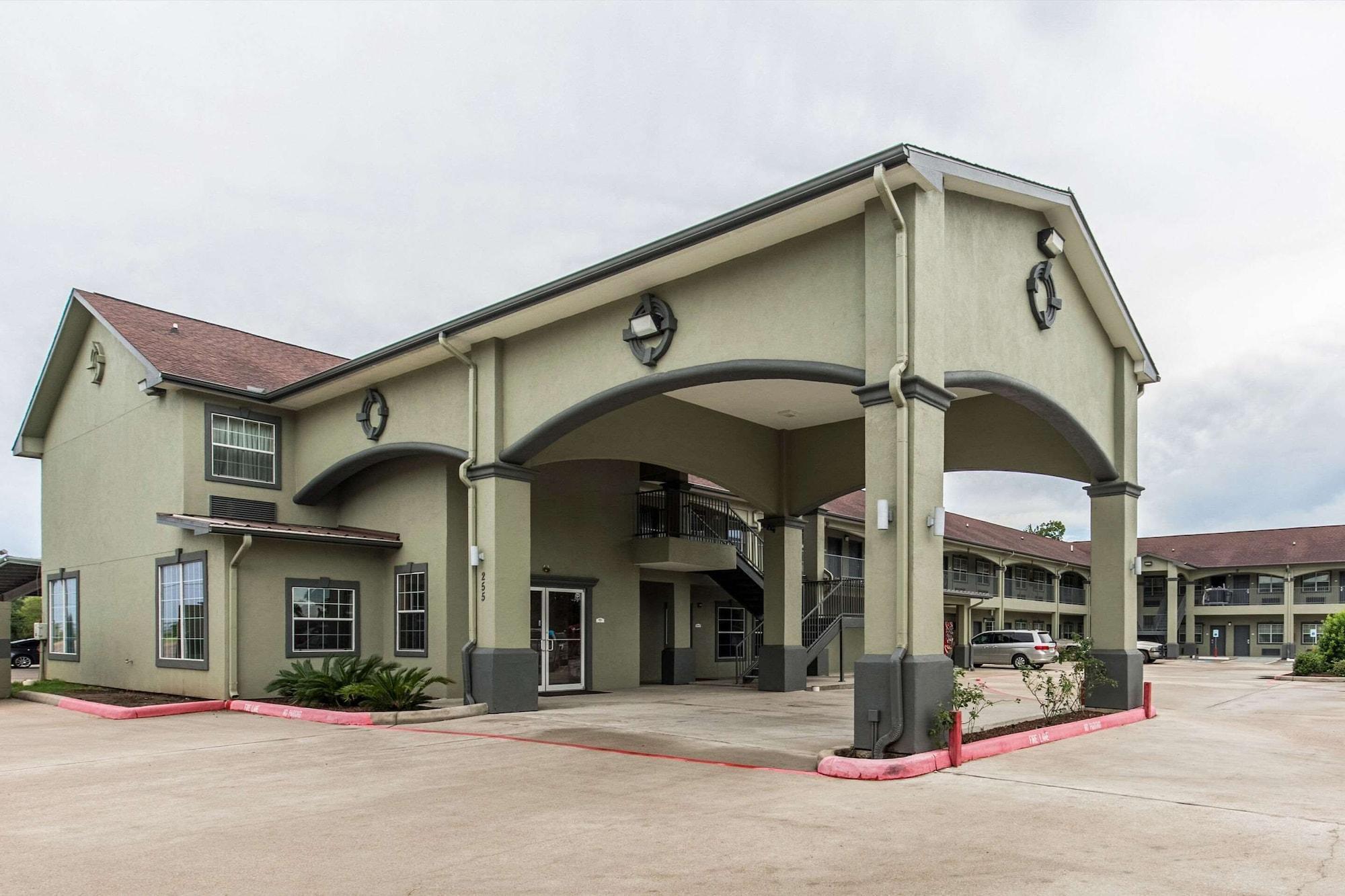 Varios Quality Inn & Suites Bridge City/Orange