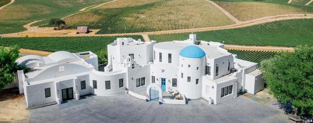 Varios Sirena Resort