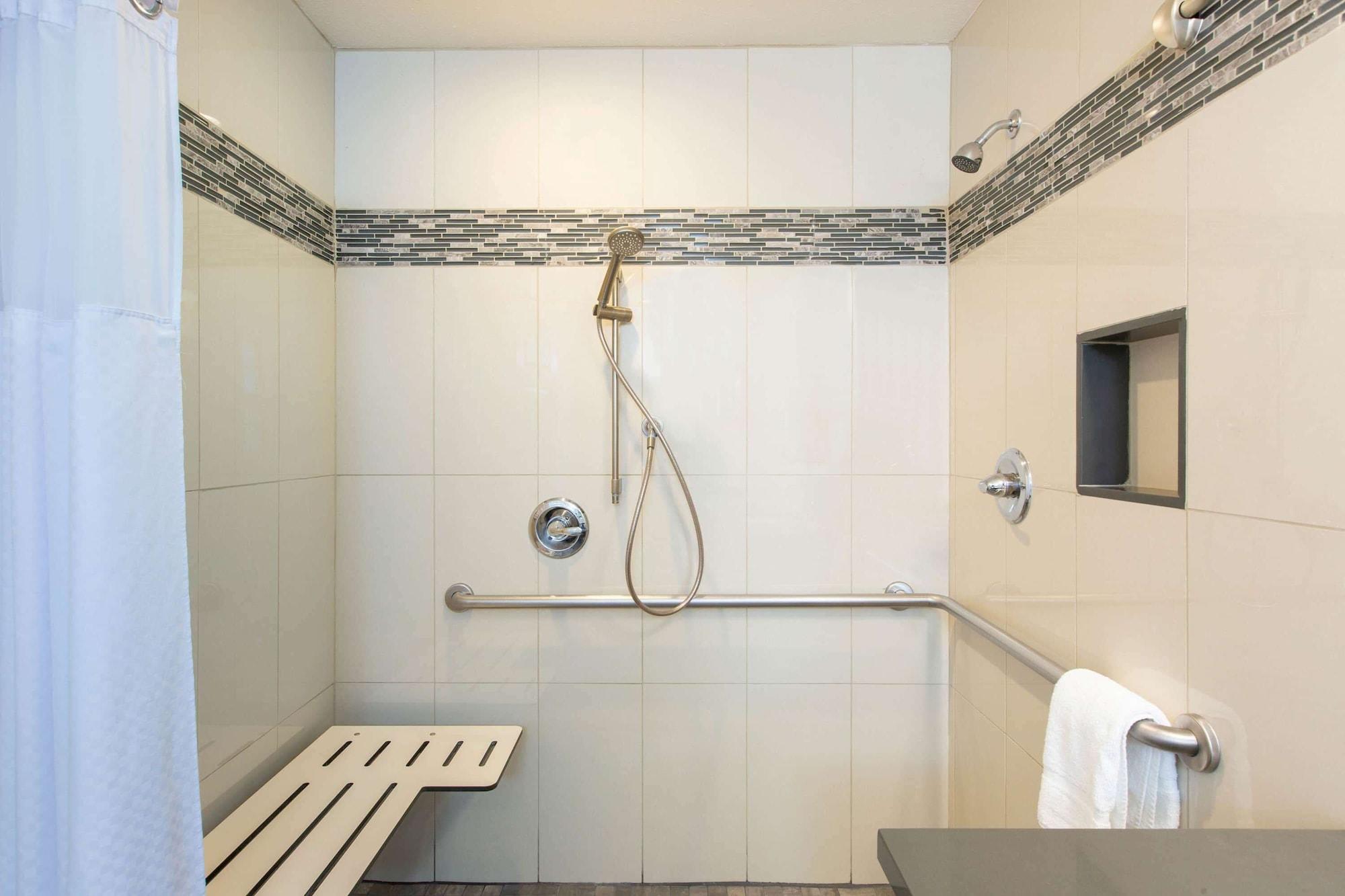 Equipamiento de Habitación Days Inn by Wyndham Monterey-Fisherman's Wharf Aquarium