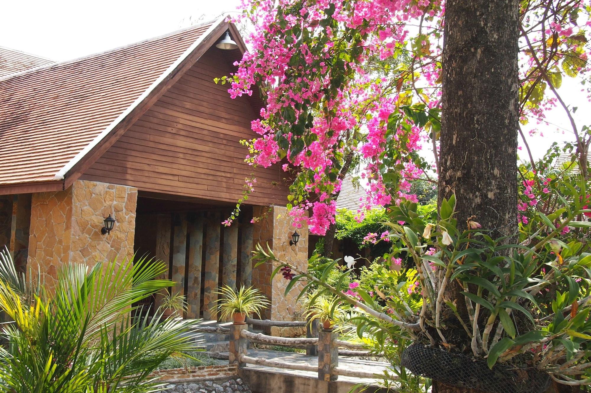 Varios Khao Yai Country Hill Resort