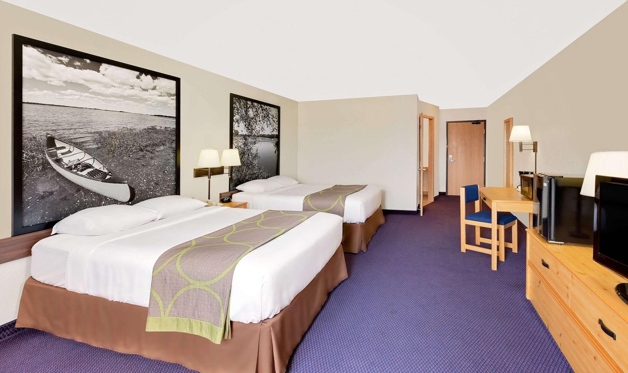 Varios Super 8 by Wyndham St. James