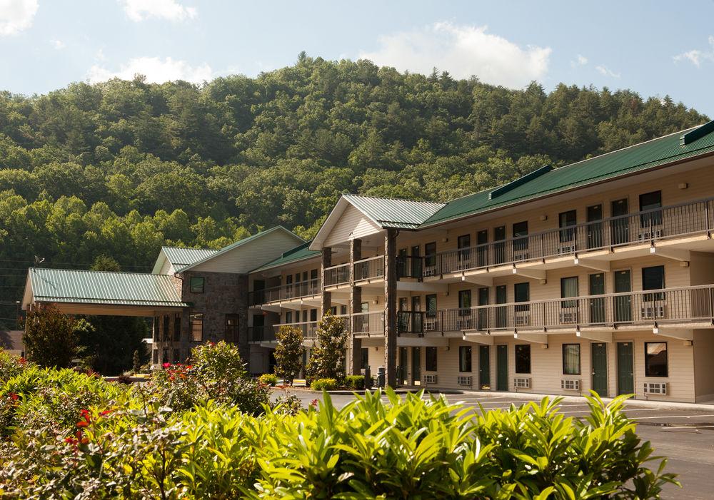 Varios Cherokee Lodge