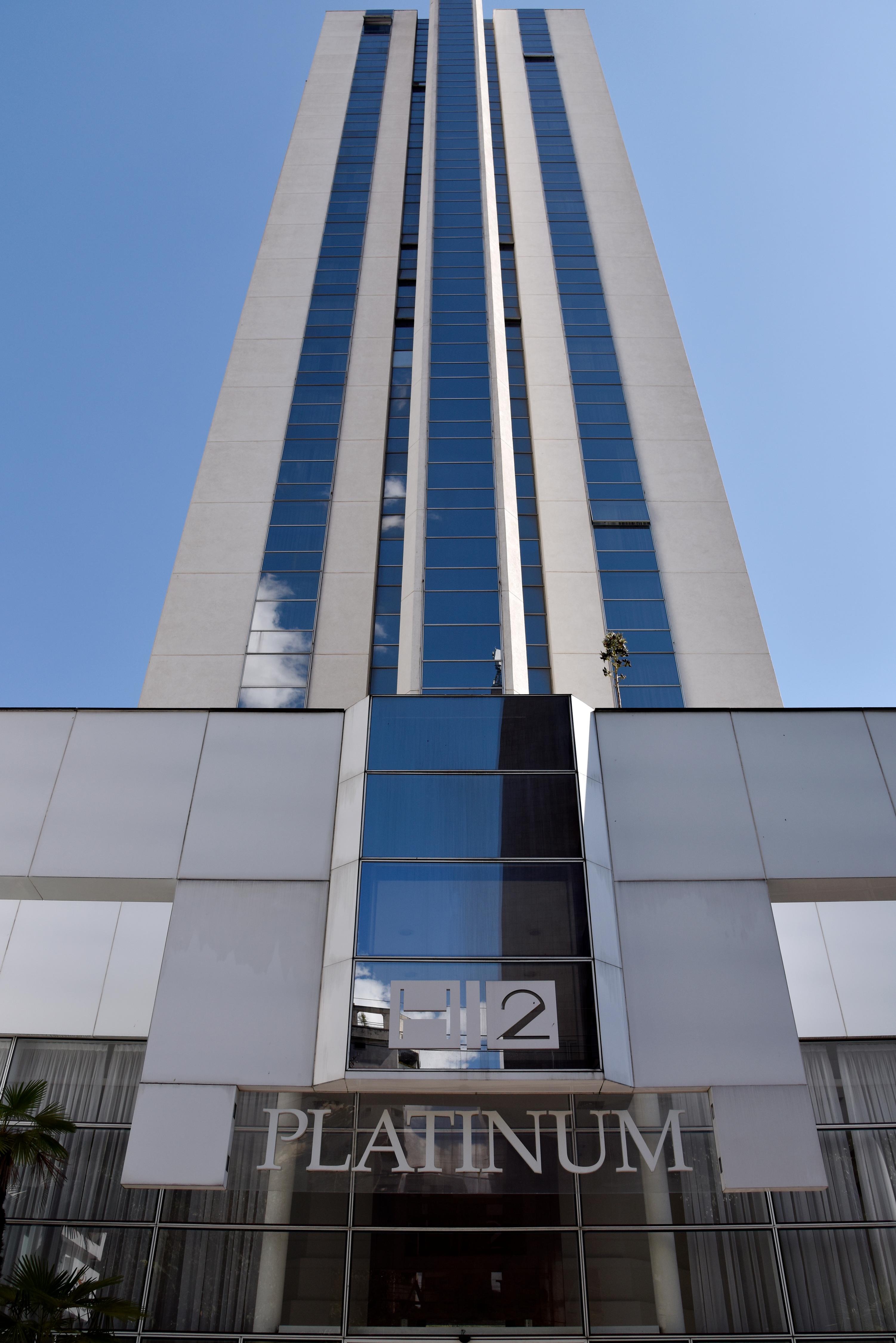 Vista Exterior H2 Platinum Lourdes