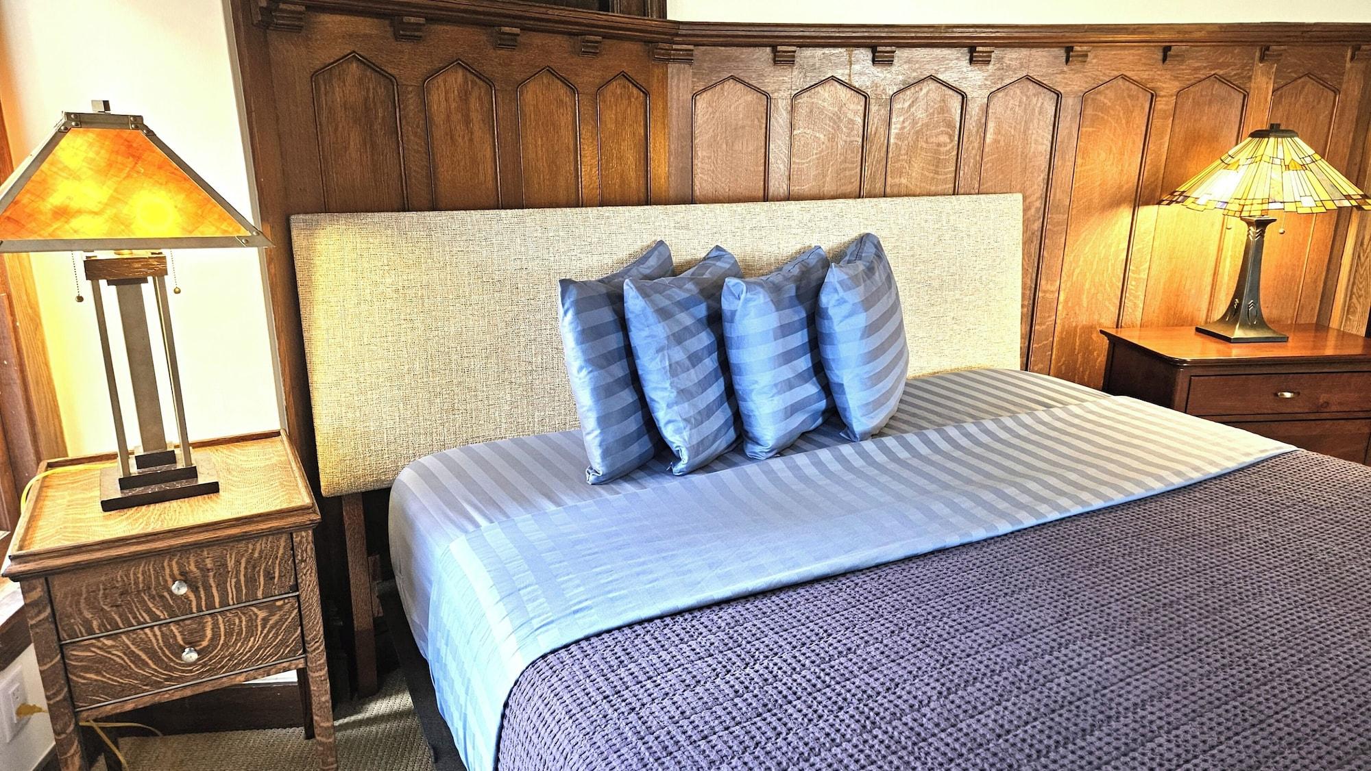 Varios Mendota Lake House Inn