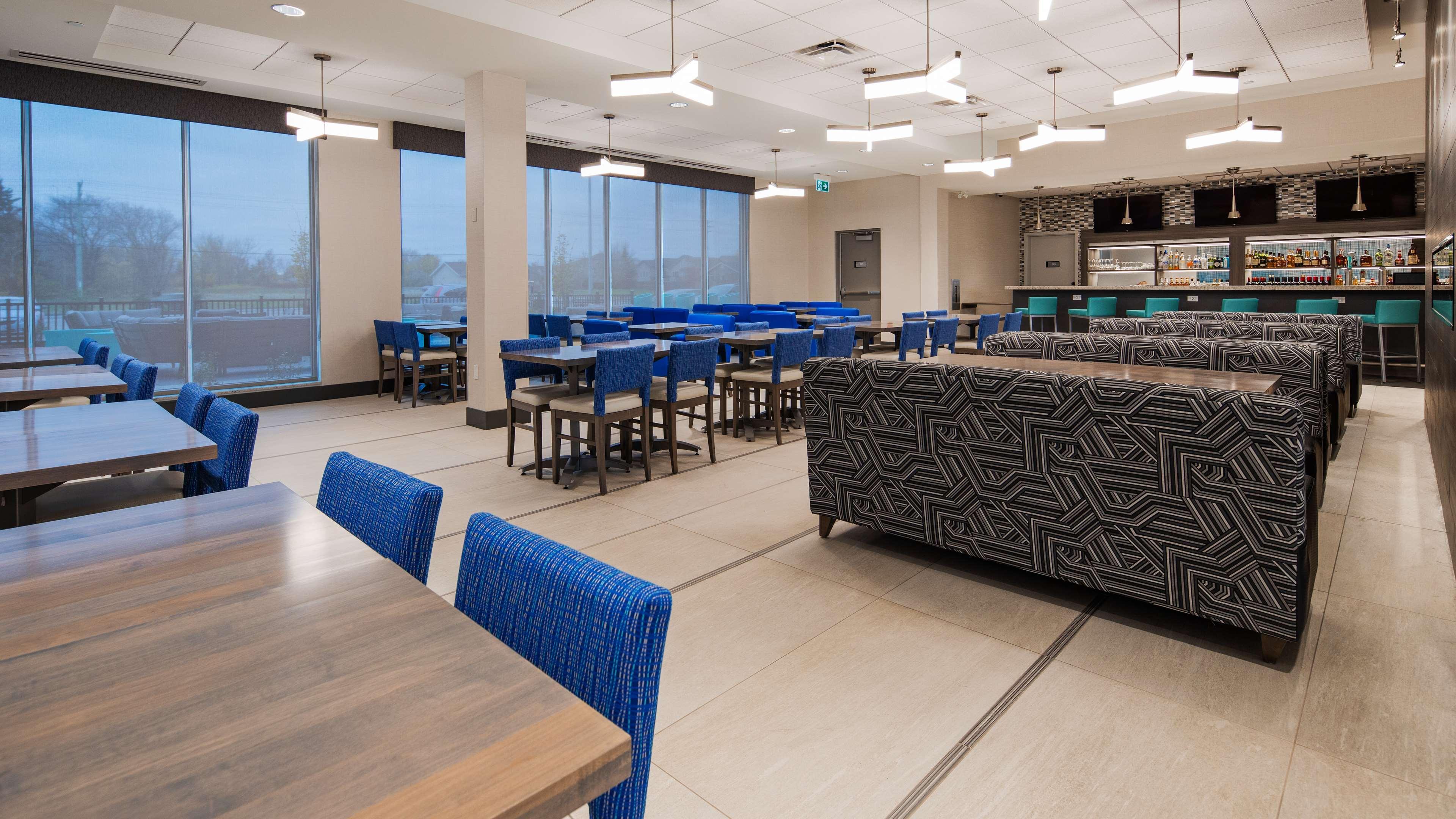 Bar/Salón Best Western Premier Winnipeg East