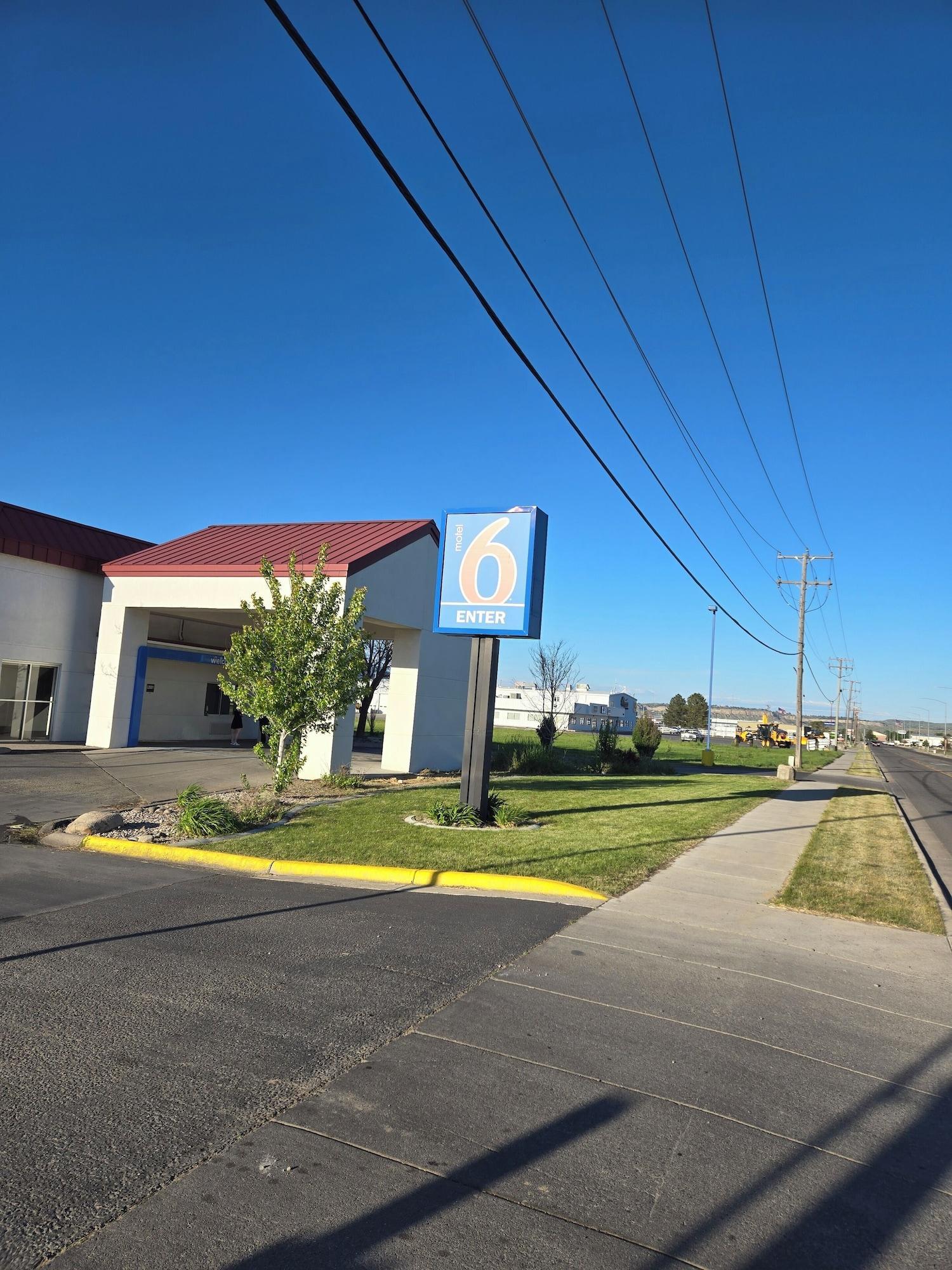 Vista Exterior Motel 6 Billings, MT - North