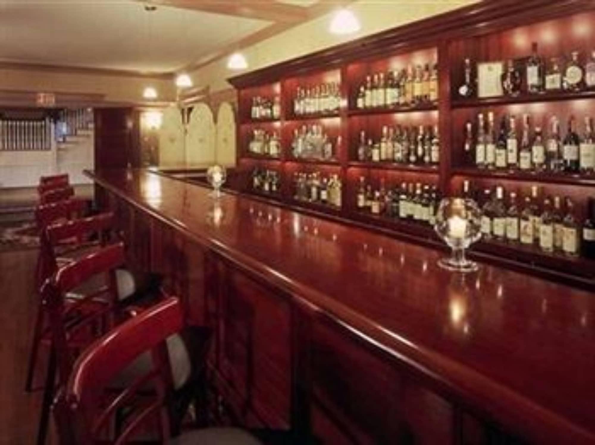 Bar/Salón Gateways Inn & Restaurant