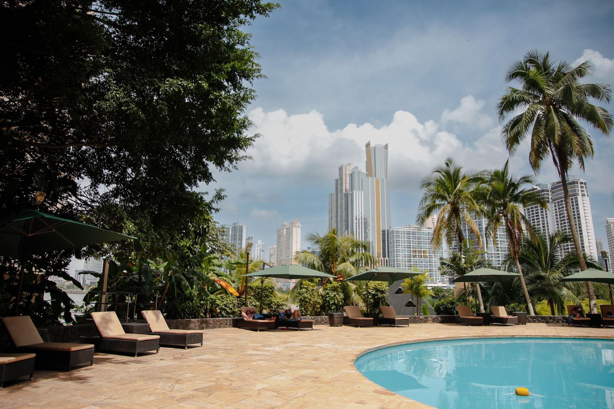 Vista Piscina Plaza Paitilla Inn Hotel