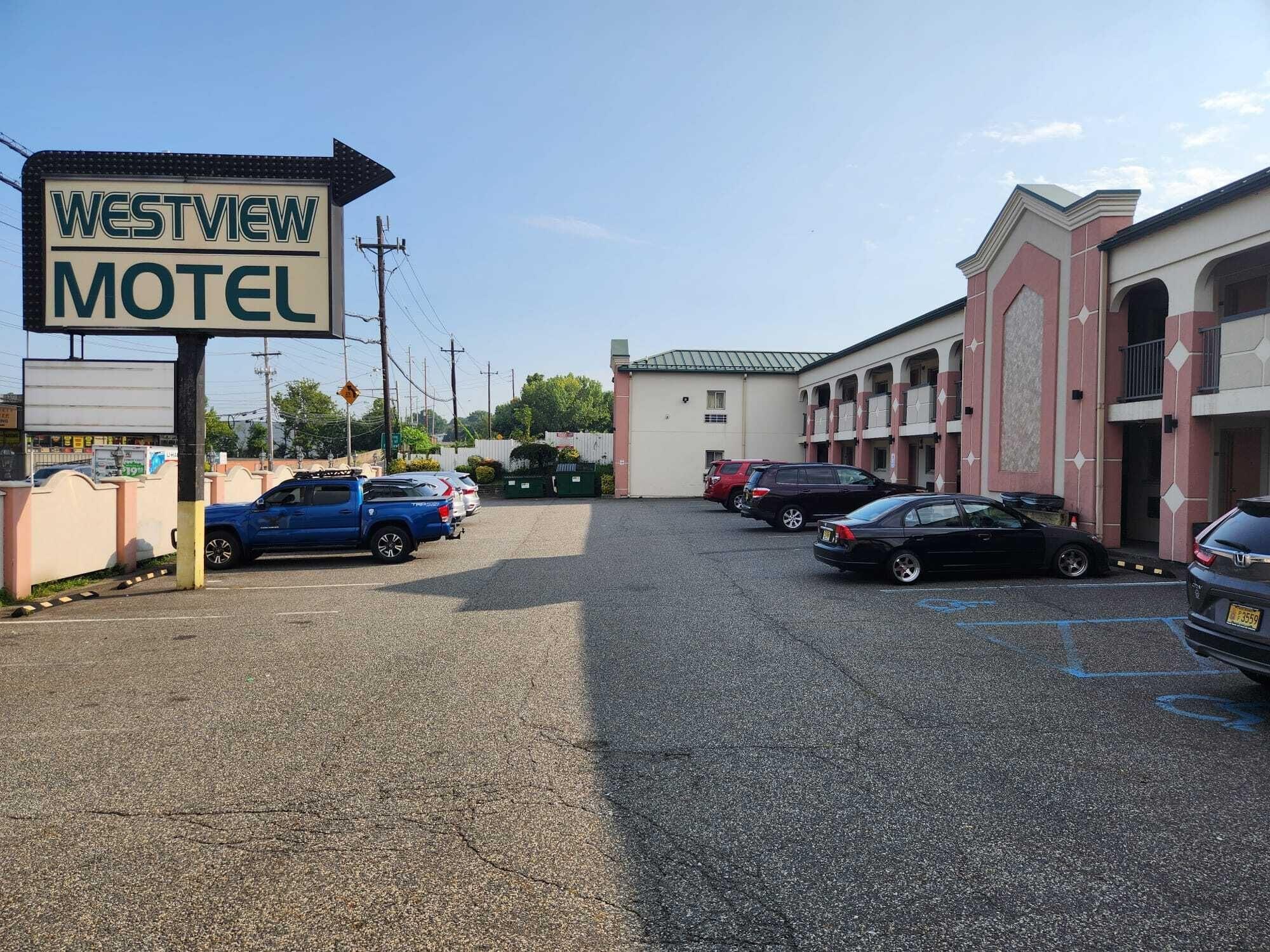 Varios Westview Motel