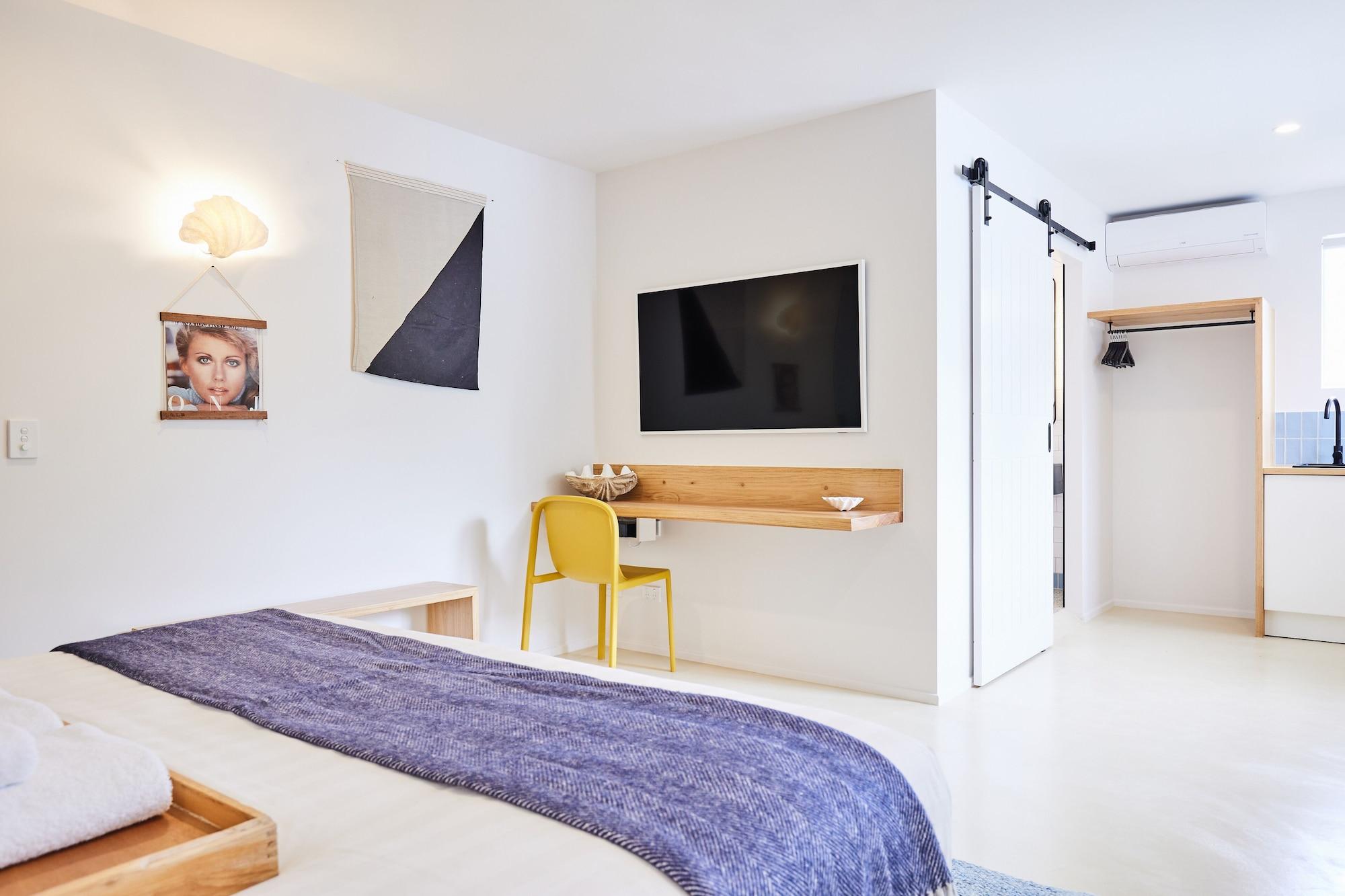 Varios Blue Water Motel