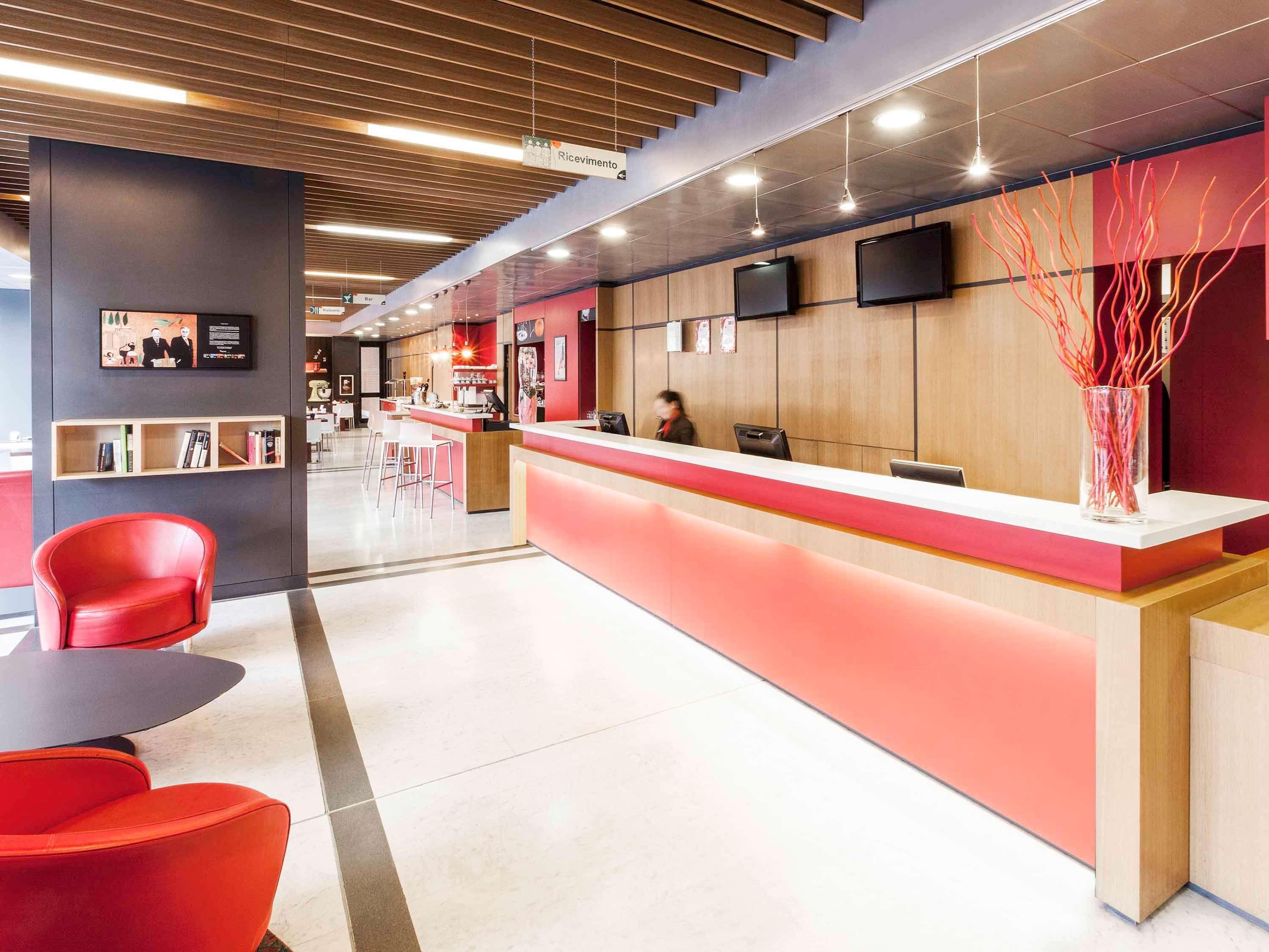 Vista Lobby ibis Roma Fiera