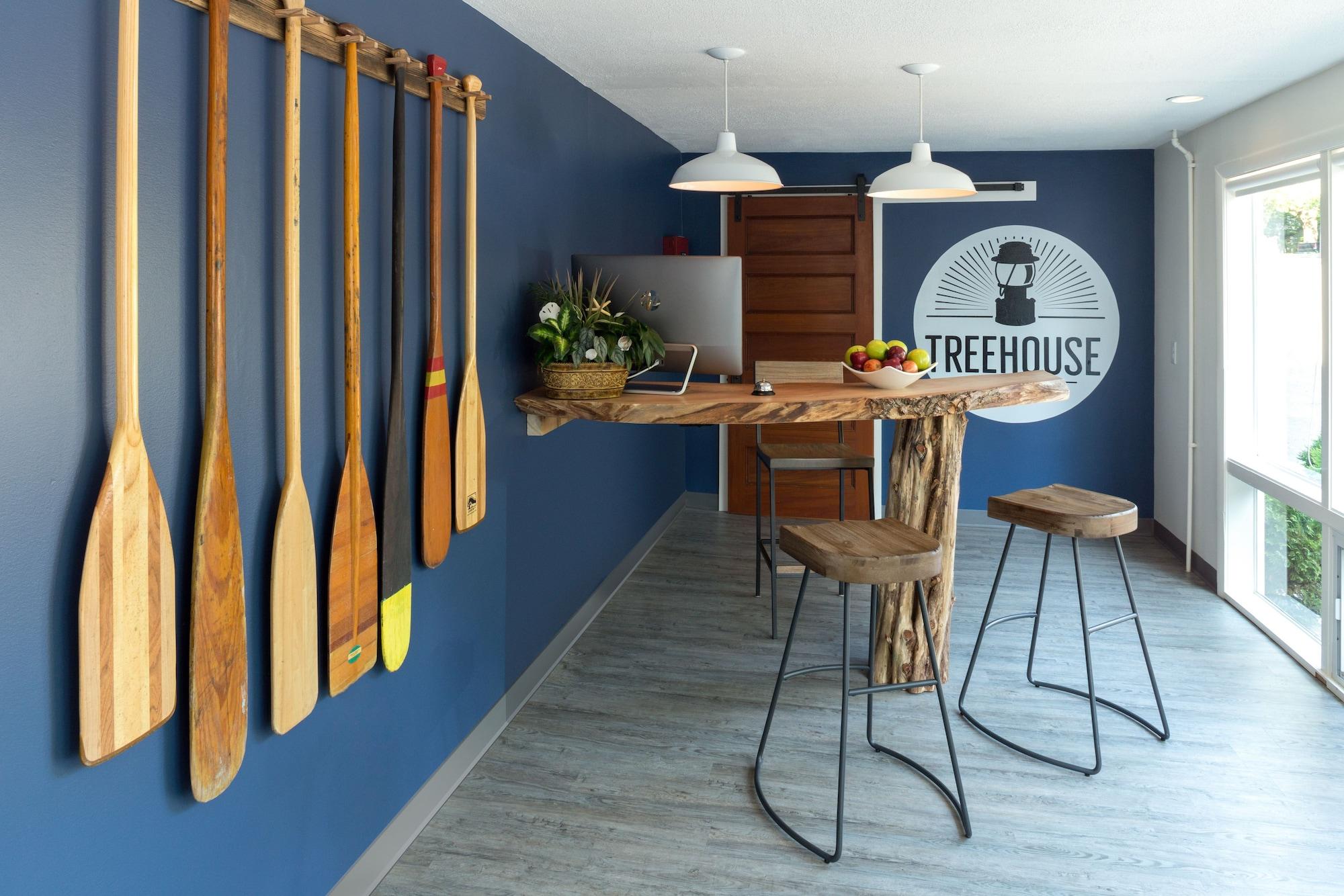 Vista Lobby Treehouse Lodge