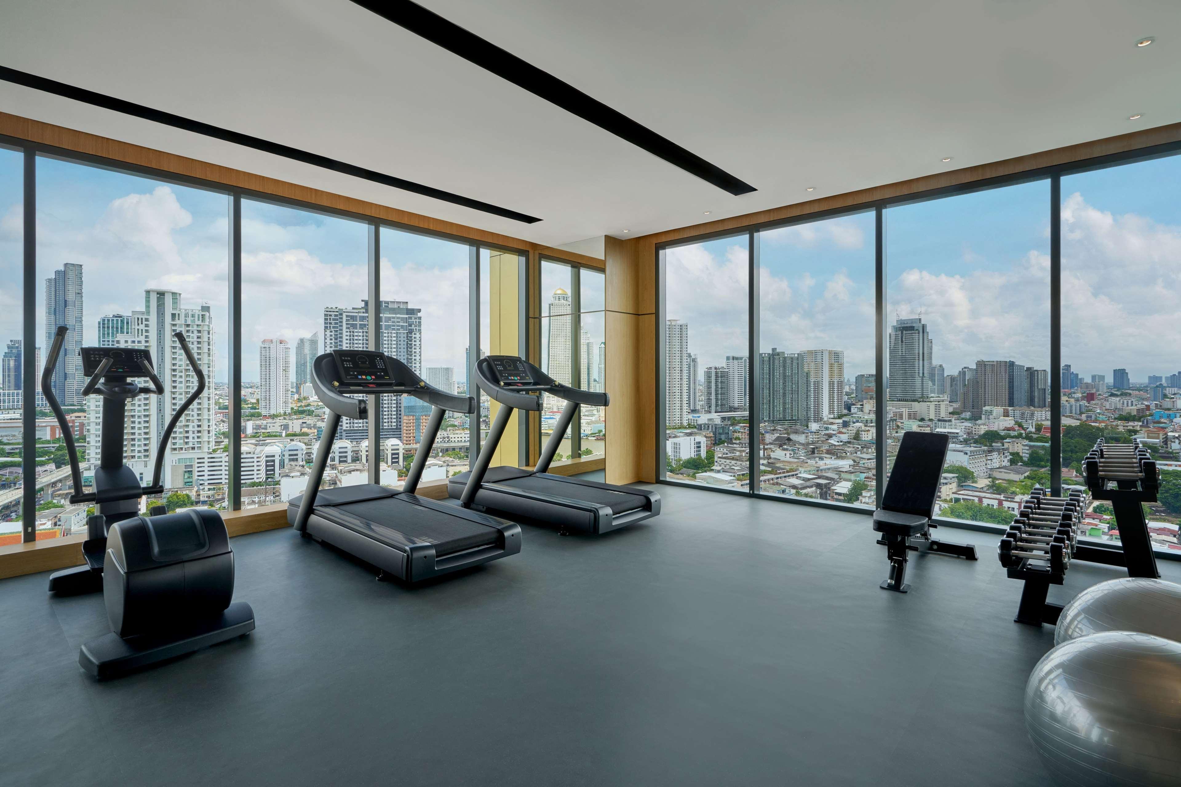 Gimnasio Hilton Garden Inn Bangkok Riverside