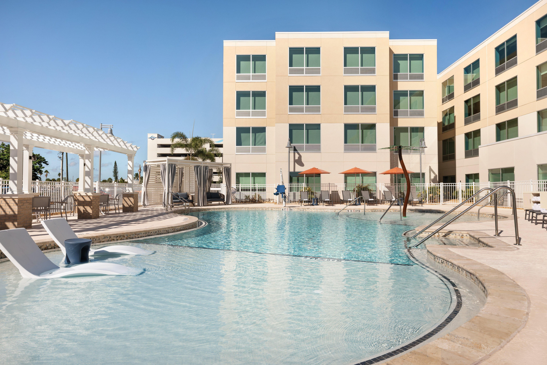 Vista Piscina Holiday Inn Express Cape Canaveral by IHG