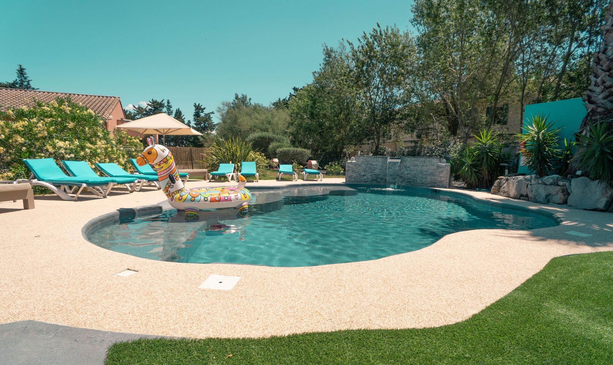 Vista Piscina Hotel le president GARE TGV NIMES PONT DU GARD